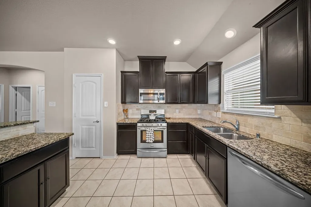 Single Family Residence For Sale in Denton County , 908 Lake Sierra Way, Little Elm, Texas 75068, 3 Bedroom, 2 Bathroom, 2 Garage spaces, 1,686 Sqft, built in 2017, mls#21388699, Real Estate Agent in Little Elm, Homes For Sale in Denton county, Homes For Sale in Little Elm, Realtor in Little Elm Texas, Real Estate Brokerage Independent Realty Texas, Luminita Cordes Realtor