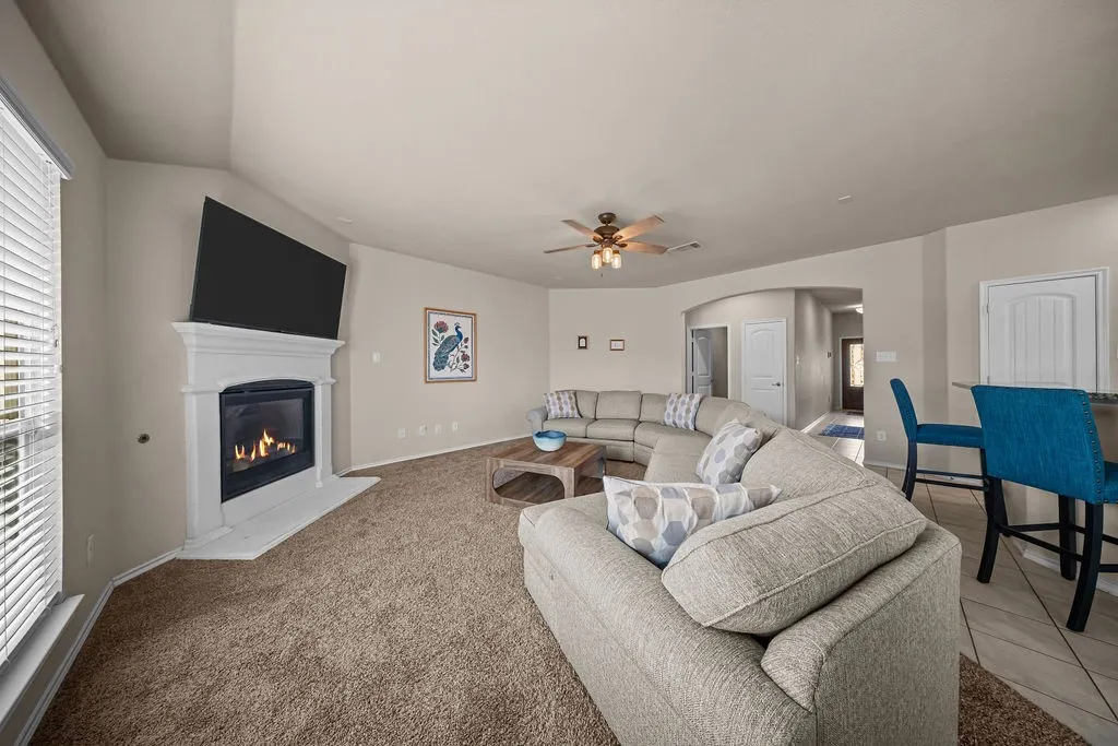 Single Family Residence For Sale in Denton County , 908 Lake Sierra Way, Little Elm, Texas 75068, 3 Bedroom, 2 Bathroom, 2 Garage spaces, 1,686 Sqft, built in 2017, mls#21388699, Real Estate Agent in Little Elm, Homes For Sale in Denton county, Homes For Sale in Little Elm, Realtor in Little Elm Texas, Real Estate Brokerage Independent Realty Texas, Luminita Cordes Realtor