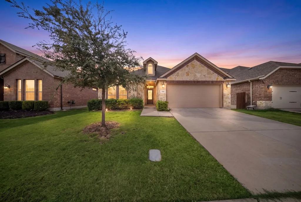 Single Family Residence For Sale in Denton County , 908 Lake Sierra Way, Little Elm, Texas 75068, 3 Bedroom, 2 Bathroom, 2 Garage spaces, 1,686 Sqft, built in 2017, mls#21388699, Real Estate Agent in Little Elm, Homes For Sale in Denton county, Homes For Sale in Little Elm, Realtor in Little Elm Texas, Real Estate Brokerage Independent Realty Texas, Luminita Cordes Realtor