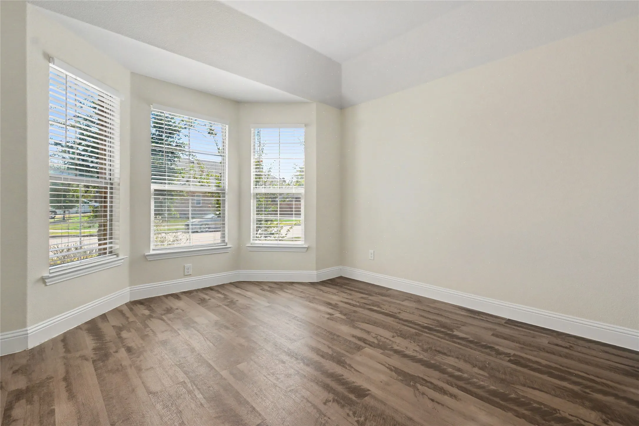 Single Family Residence For Sale in Collin County , 3829 Hereford Pass, Celina, Texas 75009, 3 Bedroom, 2 Bathroom, 2 Garage spaces, 1,974 Sqft, built in 2018, mls#21386039, Real Estate Agent in Celina, Homes For Sale in Collin county, Homes For Sale in Celina, Realtor in Celina Texas, Real Estate Brokerage Independent Realty Texas, Luminita Cordes Realtor