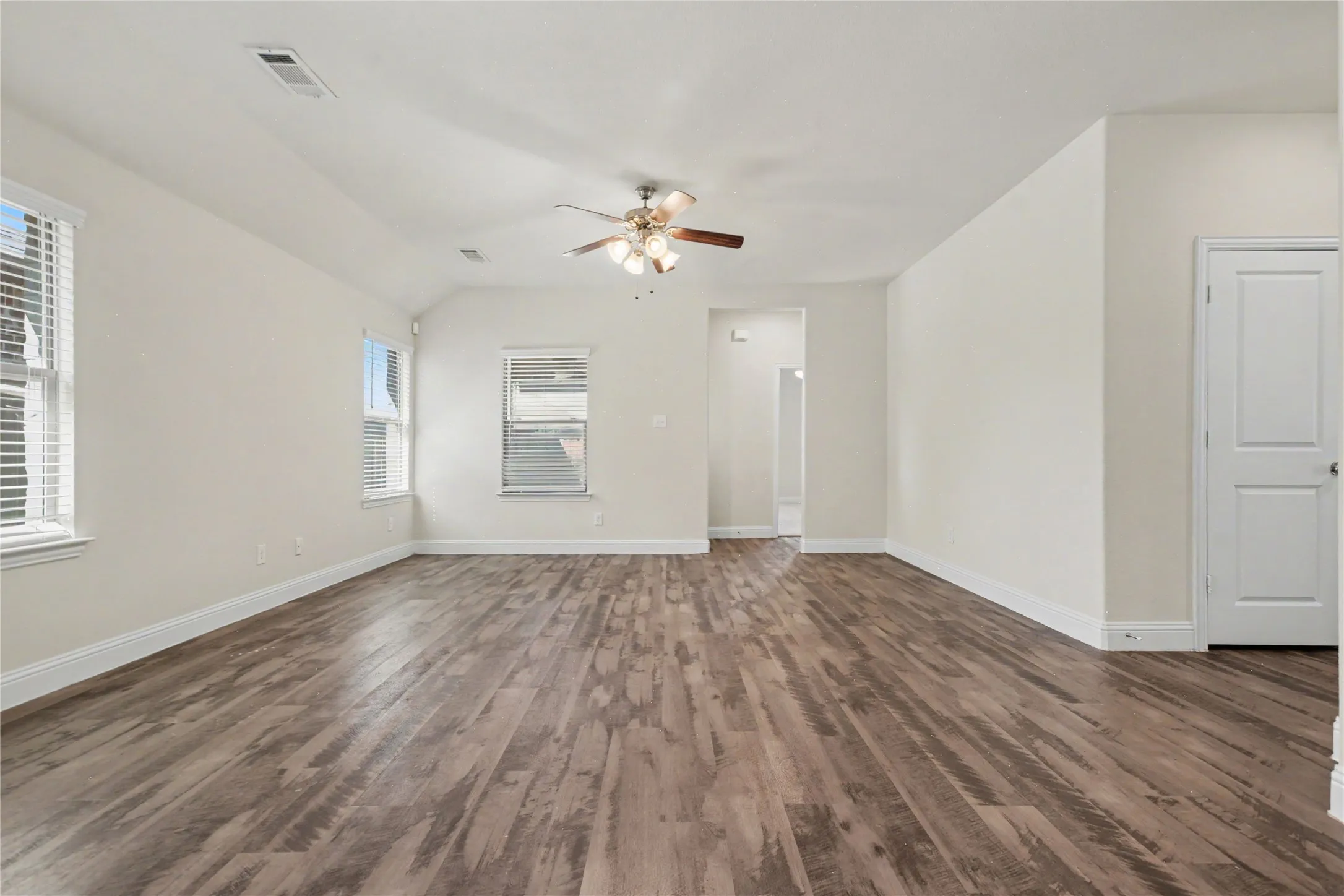 Single Family Residence For Sale in Collin County , 3829 Hereford Pass, Celina, Texas 75009, 3 Bedroom, 2 Bathroom, 2 Garage spaces, 1,974 Sqft, built in 2018, mls#21386039, Real Estate Agent in Celina, Homes For Sale in Collin county, Homes For Sale in Celina, Realtor in Celina Texas, Real Estate Brokerage Independent Realty Texas, Luminita Cordes Realtor