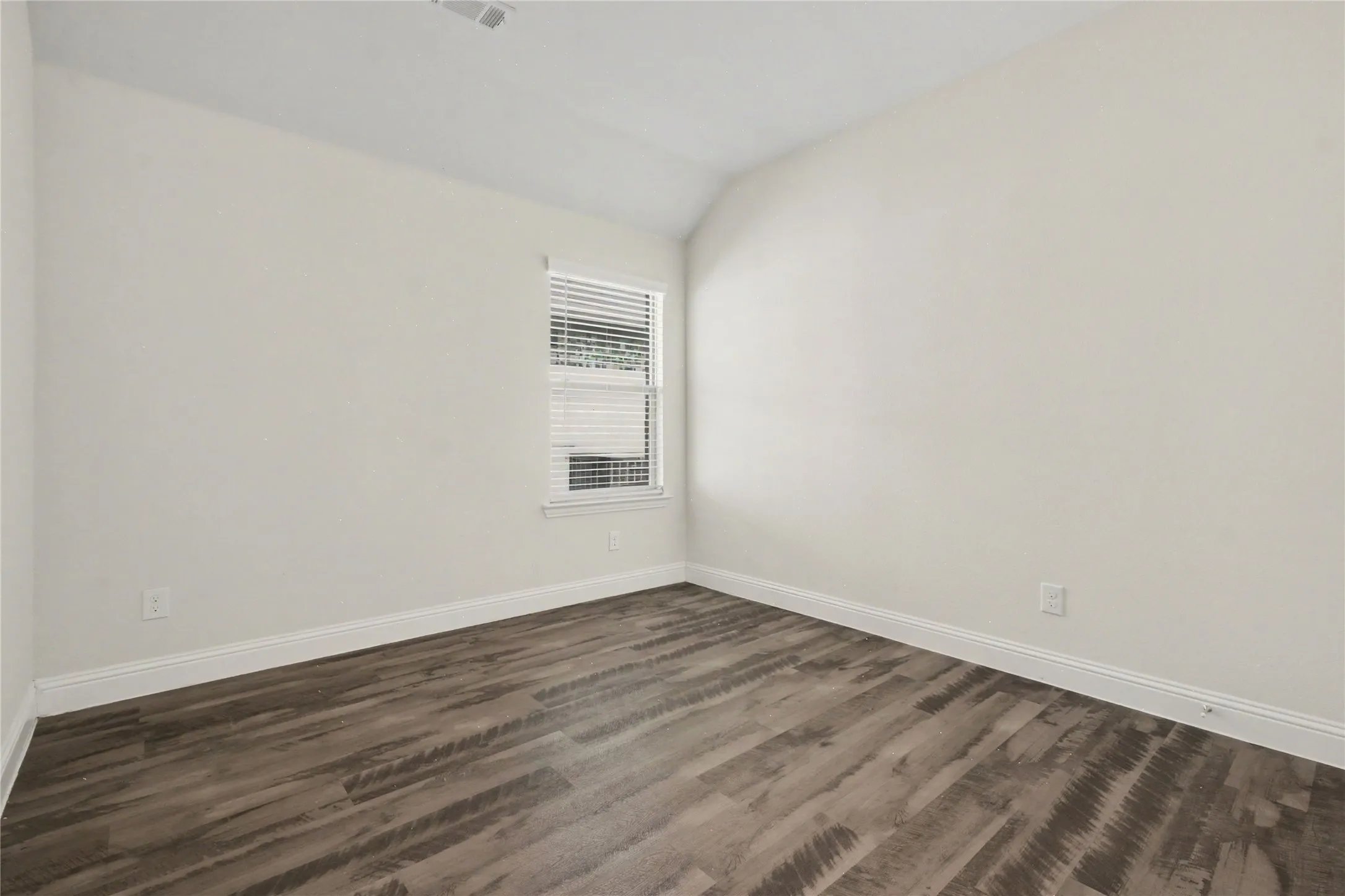 Single Family Residence For Sale in Collin County , 3829 Hereford Pass, Celina, Texas 75009, 3 Bedroom, 2 Bathroom, 2 Garage spaces, 1,974 Sqft, built in 2018, mls#21386039, Real Estate Agent in Celina, Homes For Sale in Collin county, Homes For Sale in Celina, Realtor in Celina Texas, Real Estate Brokerage Independent Realty Texas, Luminita Cordes Realtor