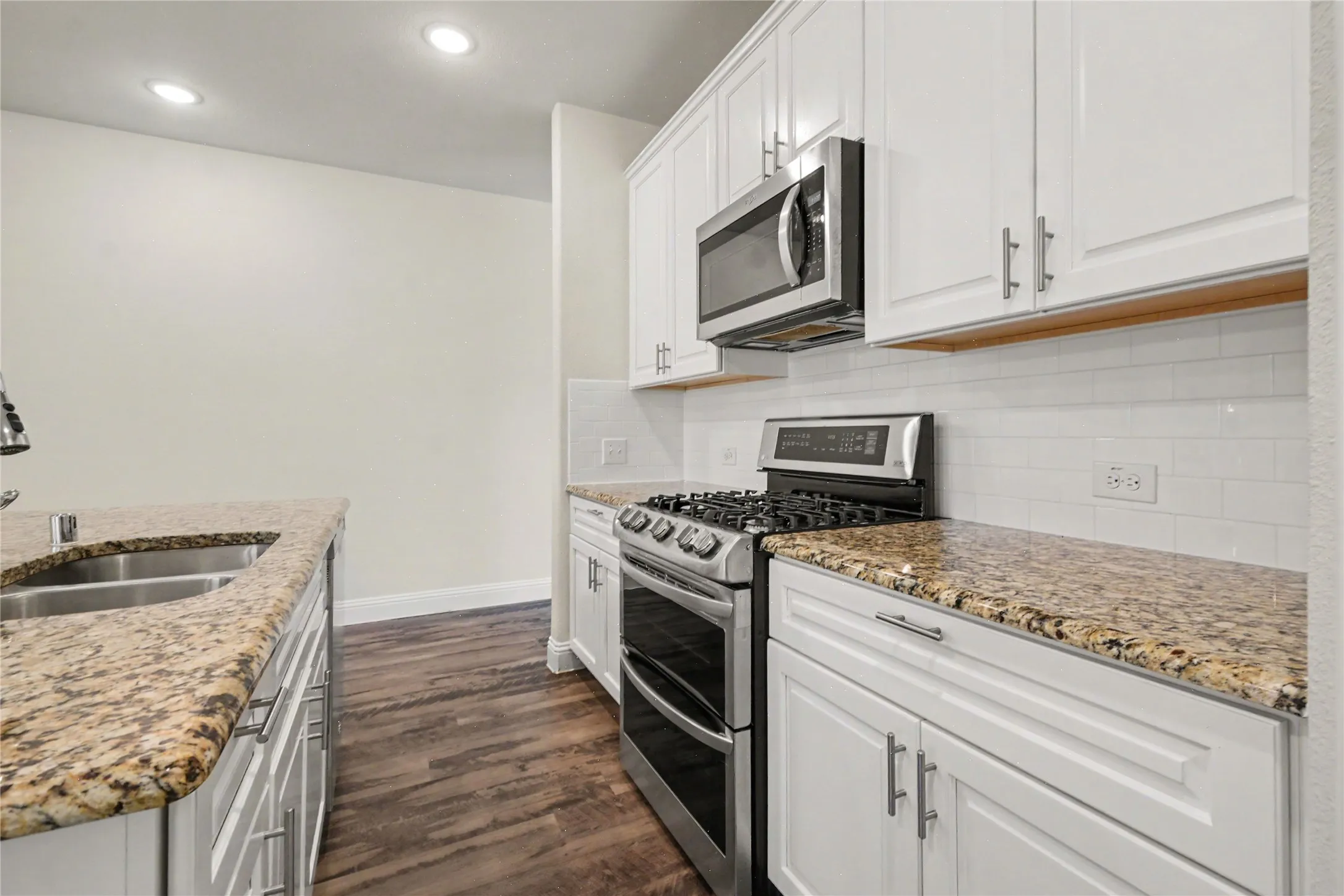 Single Family Residence For Sale in Collin County , 3829 Hereford Pass, Celina, Texas 75009, 3 Bedroom, 2 Bathroom, 2 Garage spaces, 1,974 Sqft, built in 2018, mls#21386039, Real Estate Agent in Celina, Homes For Sale in Collin county, Homes For Sale in Celina, Realtor in Celina Texas, Real Estate Brokerage Independent Realty Texas, Luminita Cordes Realtor
