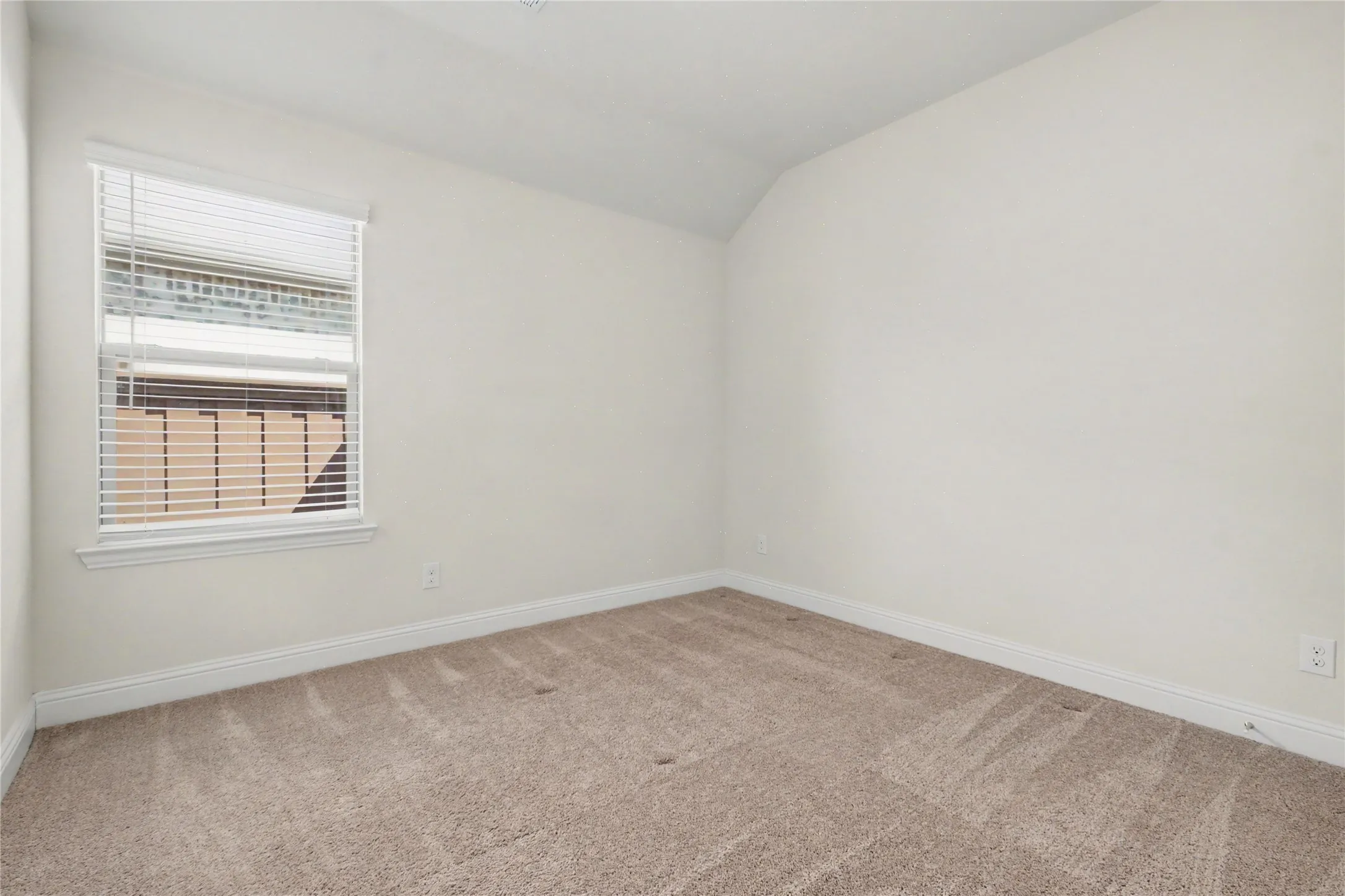 Single Family Residence For Sale in Collin County , 3829 Hereford Pass, Celina, Texas 75009, 3 Bedroom, 2 Bathroom, 2 Garage spaces, 1,974 Sqft, built in 2018, mls#21386039, Real Estate Agent in Celina, Homes For Sale in Collin county, Homes For Sale in Celina, Realtor in Celina Texas, Real Estate Brokerage Independent Realty Texas, Luminita Cordes Realtor