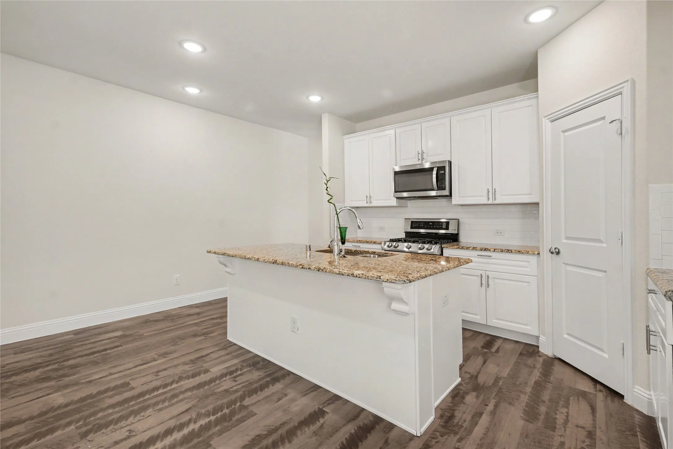 Single Family Residence For Sale in Collin County , 3829 Hereford Pass, Celina, Texas 75009, 3 Bedroom, 2 Bathroom, 2 Garage spaces, 1,974 Sqft, built in 2018, mls#21386039, Real Estate Agent in Celina, Homes For Sale in Collin county, Homes For Sale in Celina, Realtor in Celina Texas, Real Estate Brokerage Independent Realty Texas, Luminita Cordes Realtor