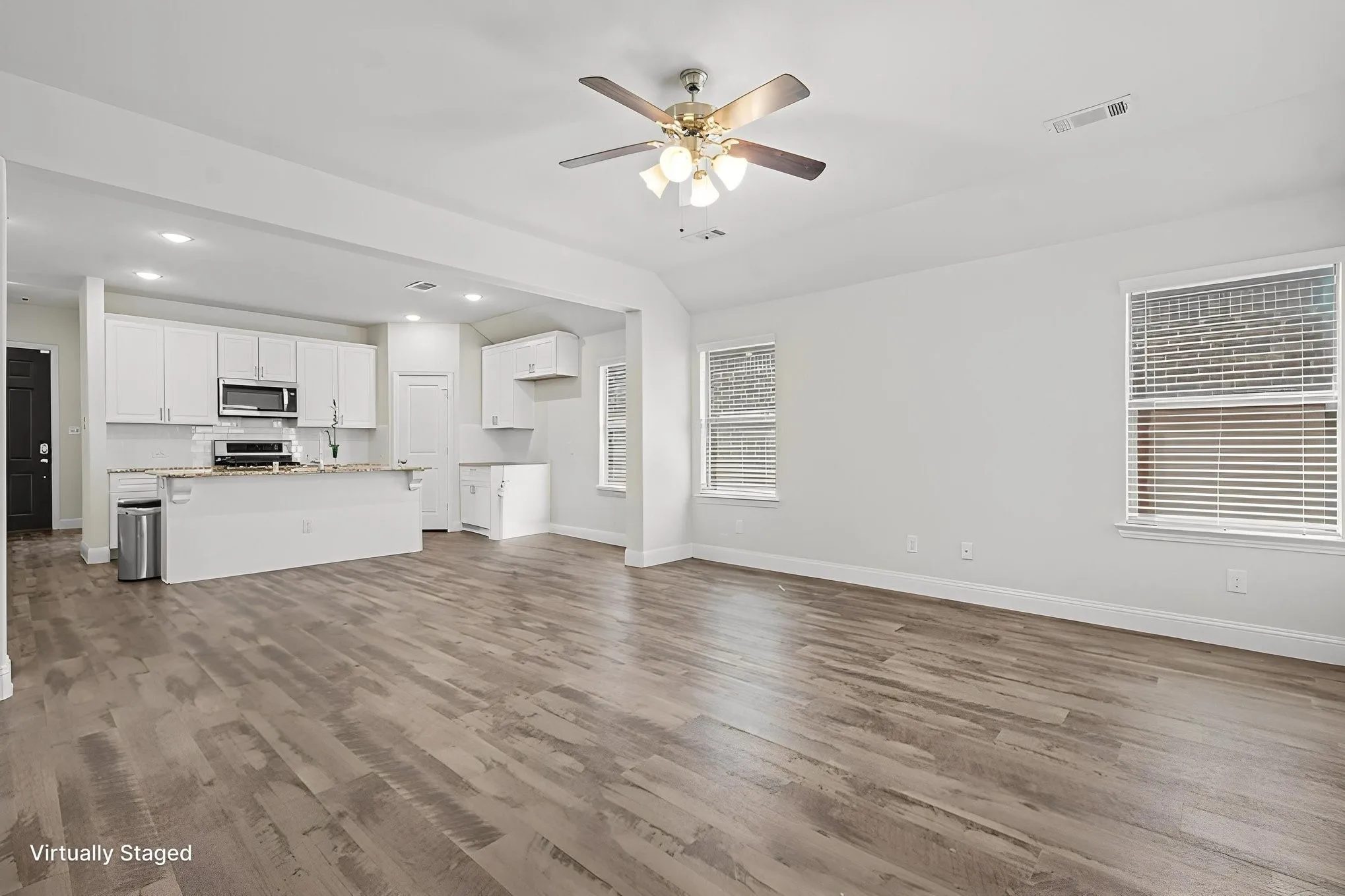 Single Family Residence For Sale in Collin County , 3829 Hereford Pass, Celina, Texas 75009, 3 Bedroom, 2 Bathroom, 2 Garage spaces, 1,974 Sqft, built in 2018, mls#21386039, Real Estate Agent in Celina, Homes For Sale in Collin county, Homes For Sale in Celina, Realtor in Celina Texas, Real Estate Brokerage Independent Realty Texas, Luminita Cordes Realtor