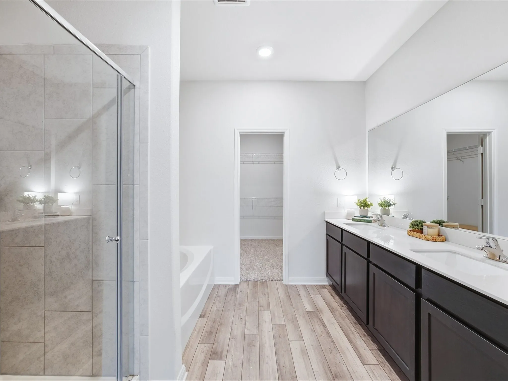 Primary bedroom bathroom
