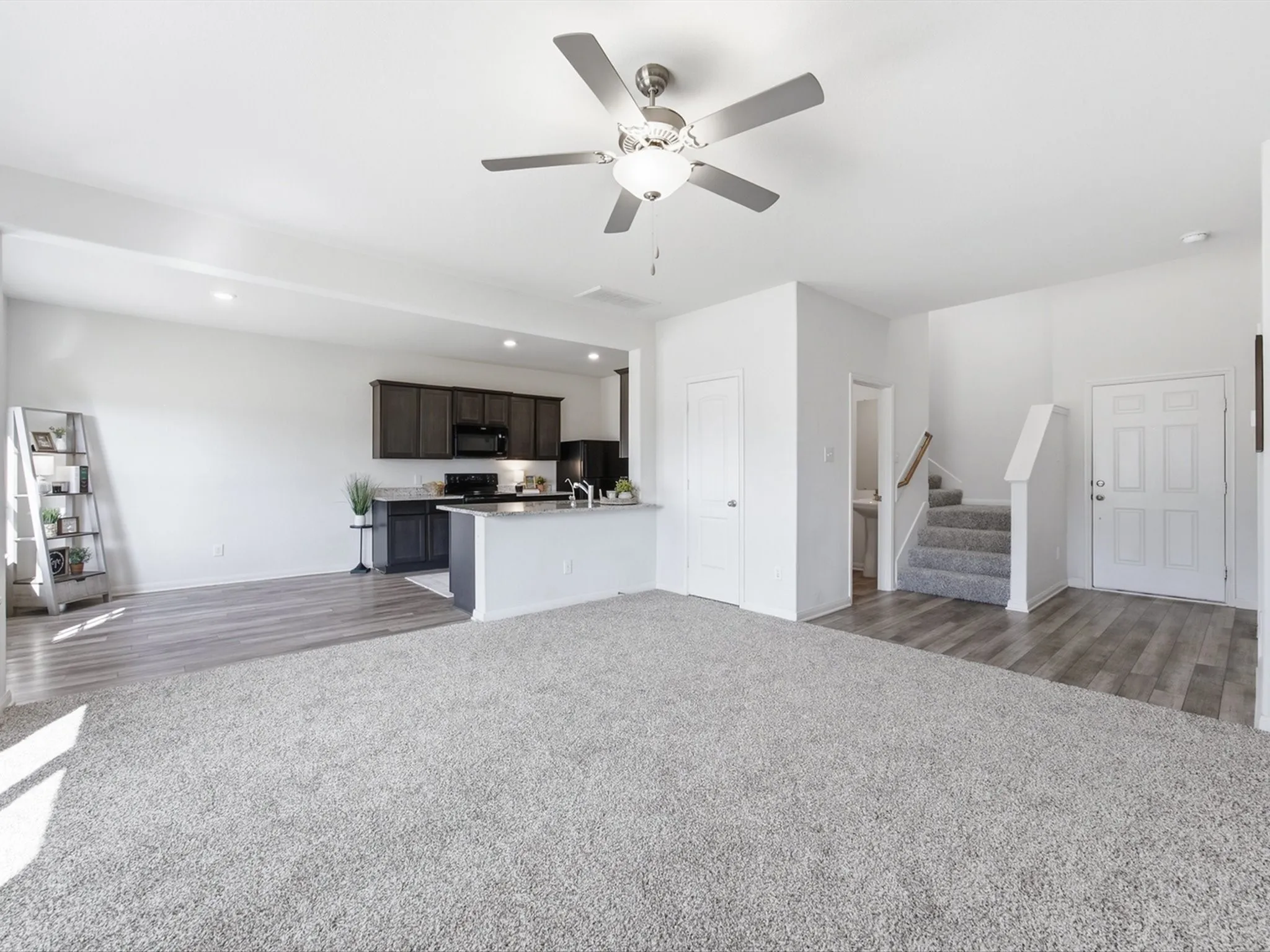 Single Family Residence For Sale in Johnson County , 122 Austin Avenue, Venus, Texas 76084, 4 Bedroom, 3 Bathroom, 2 Garage spaces, 2,115 Sqft, built in 2020, mls#21356307, Real Estate Agent in Venus, Homes For Sale in Johnson county, Homes For Sale in Venus, Realtor in Venus Texas, Real Estate Brokerage Independent Realty Texas, Luminita Cordes Realtor