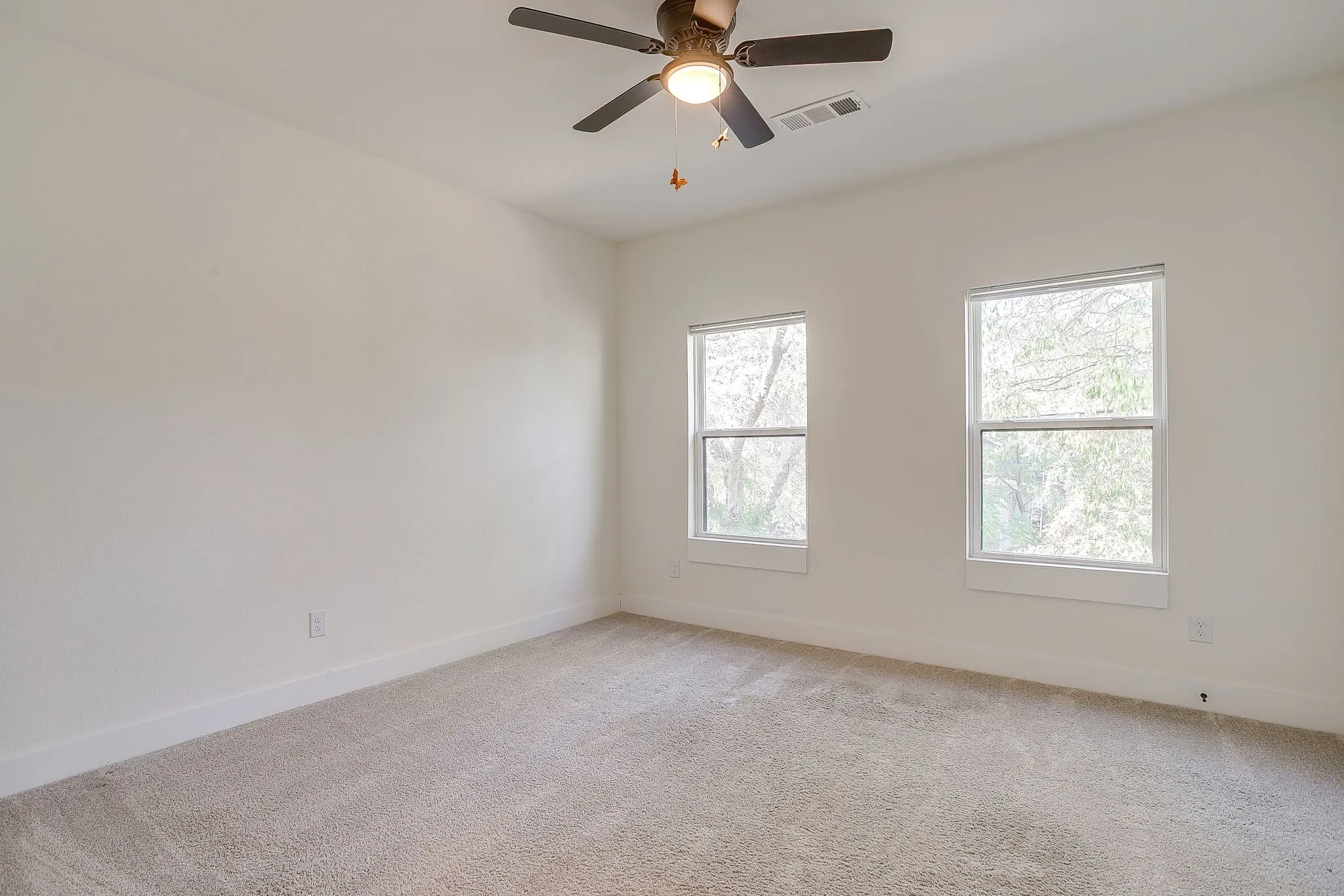 Single Family Residence For Rent in Tarrant County , 2921 Gipson Street, Fort Worth, Texas 76111, 3 Bedroom, 3 Bathroom, 2 Garage spaces, 1,632 Sqft, built in 2022, mls#21388756, Real Estate Agent in Fort Worth, Homes For Rent in Tarrant county, Homes For Rent in Fort Worth, Realtor in Fort Worth Texas, Real Estate Brokerage Independent Realty Texas, Luminita Cordes Realtor