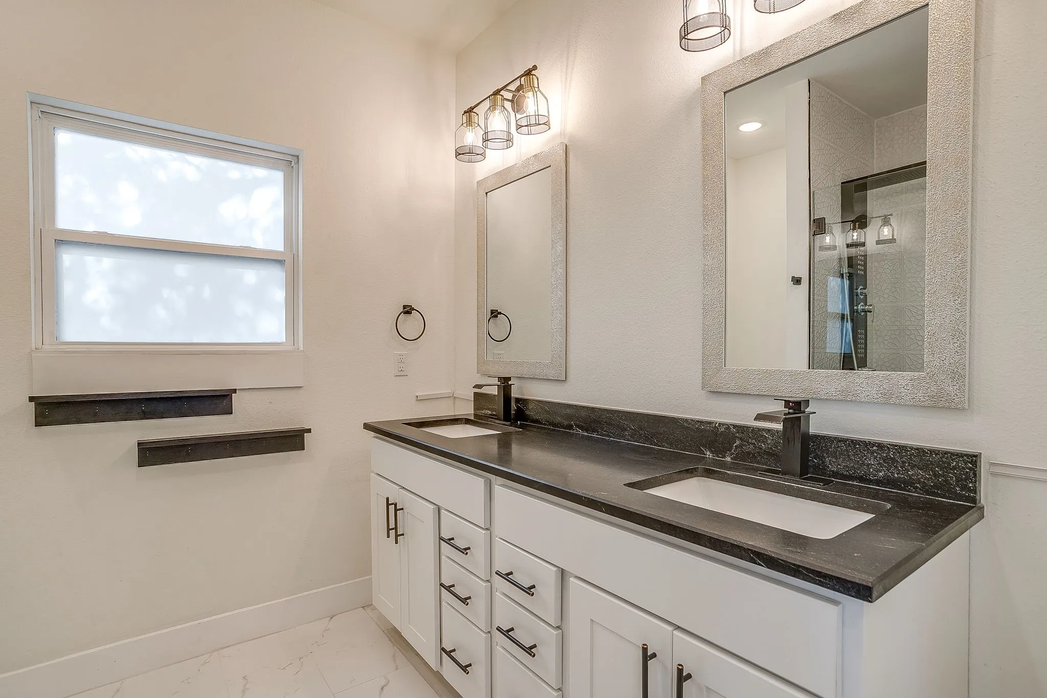 Single Family Residence For Rent in Tarrant County , 2921 Gipson Street, Fort Worth, Texas 76111, 3 Bedroom, 3 Bathroom, 2 Garage spaces, 1,632 Sqft, built in 2022, mls#21388756, Real Estate Agent in Fort Worth, Homes For Rent in Tarrant county, Homes For Rent in Fort Worth, Realtor in Fort Worth Texas, Real Estate Brokerage Independent Realty Texas, Luminita Cordes Realtor
