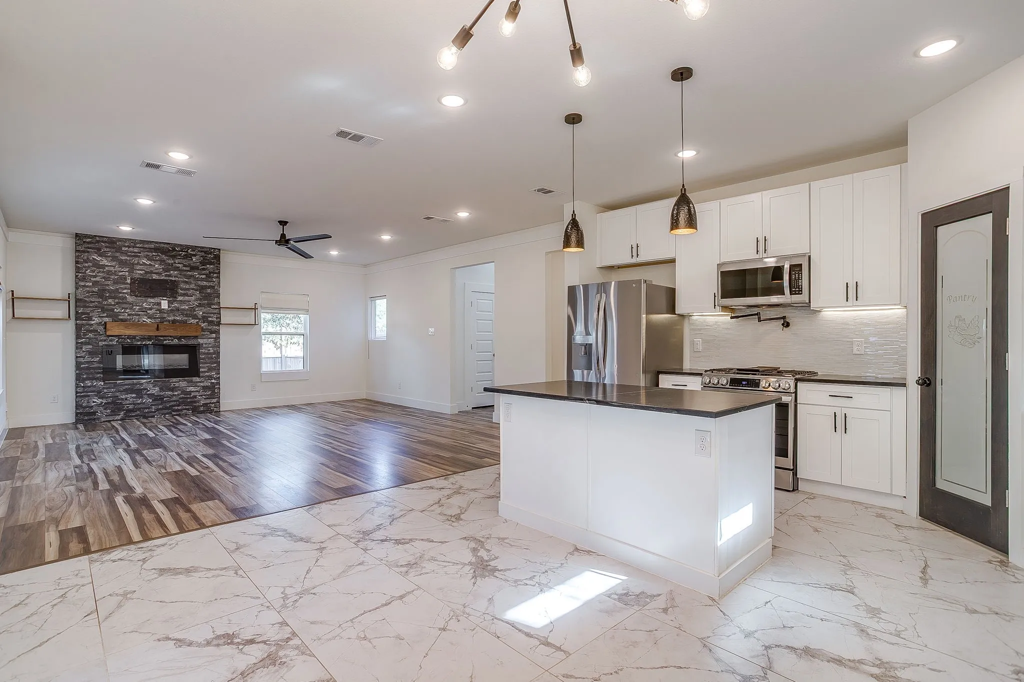 Single Family Residence For Rent in Tarrant County , 2921 Gipson Street, Fort Worth, Texas 76111, 3 Bedroom, 3 Bathroom, 2 Garage spaces, 1,632 Sqft, built in 2022, mls#21388756, Real Estate Agent in Fort Worth, Homes For Rent in Tarrant county, Homes For Rent in Fort Worth, Realtor in Fort Worth Texas, Real Estate Brokerage Independent Realty Texas, Luminita Cordes Realtor