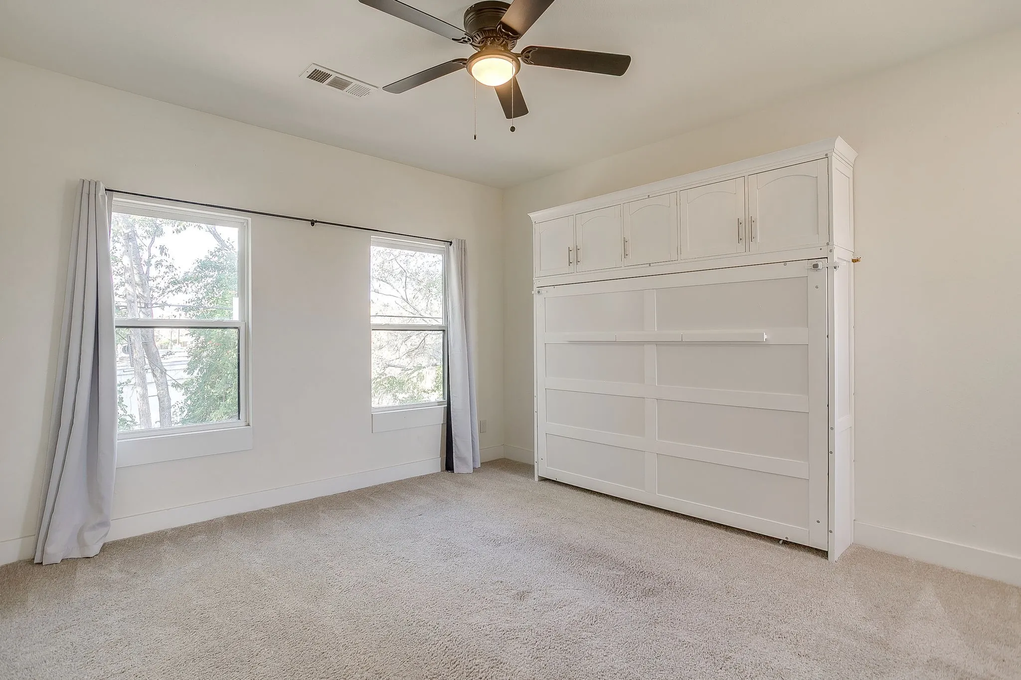 Single Family Residence For Rent in Tarrant County , 2921 Gipson Street, Fort Worth, Texas 76111, 3 Bedroom, 3 Bathroom, 2 Garage spaces, 1,632 Sqft, built in 2022, mls#21388756, Real Estate Agent in Fort Worth, Homes For Rent in Tarrant county, Homes For Rent in Fort Worth, Realtor in Fort Worth Texas, Real Estate Brokerage Independent Realty Texas, Luminita Cordes Realtor
