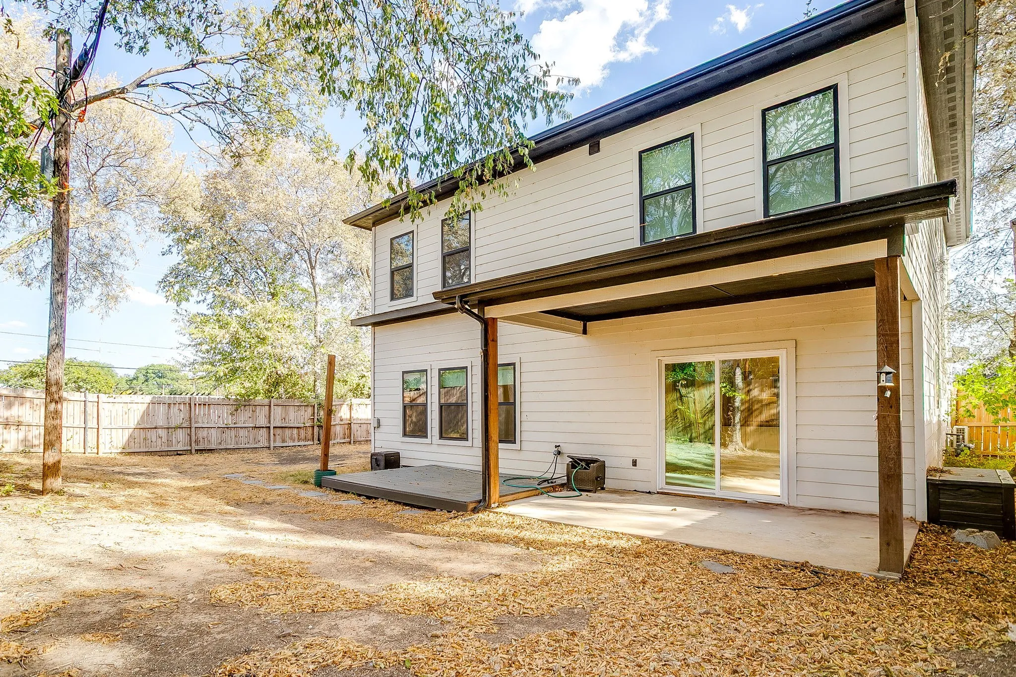 Single Family Residence For Rent in Tarrant County , 2921 Gipson Street, Fort Worth, Texas 76111, 3 Bedroom, 3 Bathroom, 2 Garage spaces, 1,632 Sqft, built in 2022, mls#21388756, Real Estate Agent in Fort Worth, Homes For Rent in Tarrant county, Homes For Rent in Fort Worth, Realtor in Fort Worth Texas, Real Estate Brokerage Independent Realty Texas, Luminita Cordes Realtor