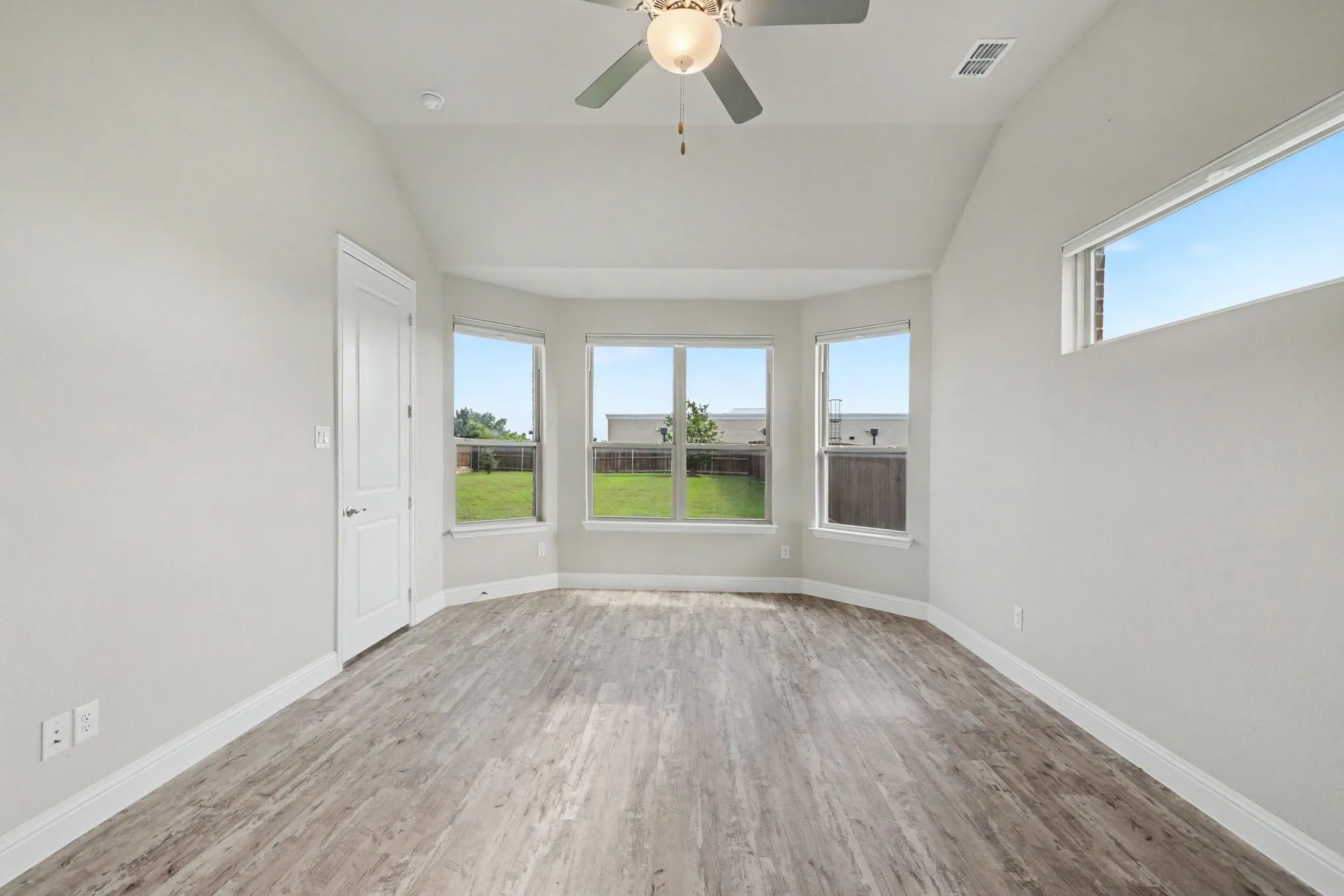 Single Family Residence For Rent in Denton County , 2317 Willow Garden Drive, Little Elm, Texas 75068, 5 Bedroom, 4 Bathroom, 2 Garage spaces, 3,496 Sqft, built in 2021, mls#21388755, Real Estate Agent in Little Elm, Homes For Rent in Denton county, Homes For Rent in Little Elm, Realtor in Little Elm Texas, Real Estate Brokerage Independent Realty Texas, Luminita Cordes Realtor