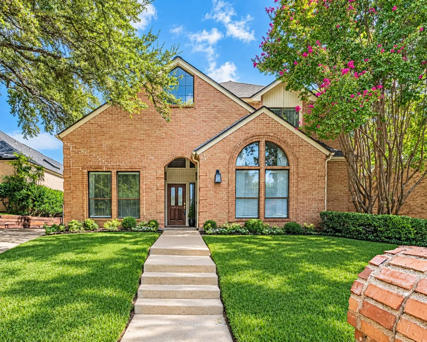 Single Family Residence For Sale in Tarrant County , 6816 Riverridge Road, Fort Worth, Texas 76116, 4 Bedroom, 3 Bathroom, 2 Garage spaces, 2,426 Sqft, built in 1984, mls#21388757, Real Estate Agent in Fort Worth, Homes For Sale in Tarrant county, Homes For Sale in Fort Worth, Realtor in Fort Worth Texas, Real Estate Brokerage Independent Realty Texas, Luminita Cordes Realtor