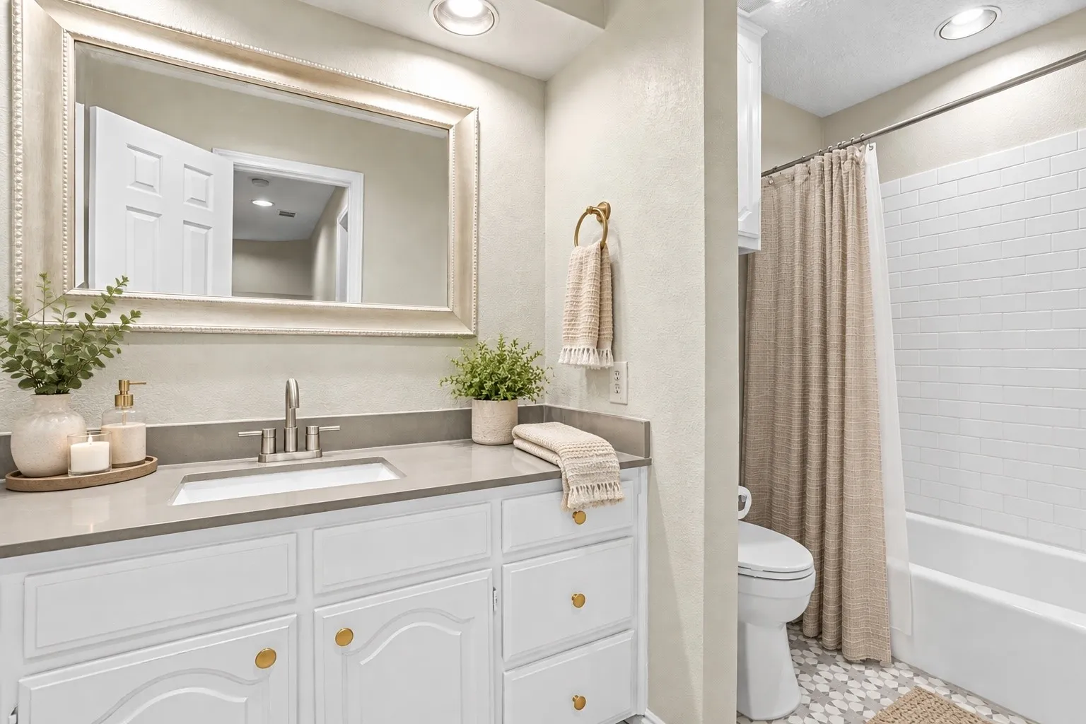 Single Family Residence For Sale in Tarrant County , 6816 Riverridge Road, Fort Worth, Texas 76116, 4 Bedroom, 3 Bathroom, 2 Garage spaces, 2,426 Sqft, built in 1984, mls#21388757, Real Estate Agent in Fort Worth, Homes For Sale in Tarrant county, Homes For Sale in Fort Worth, Realtor in Fort Worth Texas, Real Estate Brokerage Independent Realty Texas, Luminita Cordes Realtor