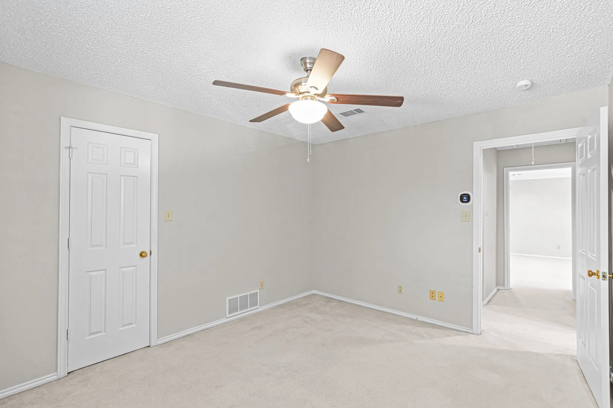 Single Family Residence For Sale in Tarrant County , 6816 Riverridge Road, Fort Worth, Texas 76116, 4 Bedroom, 3 Bathroom, 2 Garage spaces, 2,426 Sqft, built in 1984, mls#21388757, Real Estate Agent in Fort Worth, Homes For Sale in Tarrant county, Homes For Sale in Fort Worth, Realtor in Fort Worth Texas, Real Estate Brokerage Independent Realty Texas, Luminita Cordes Realtor