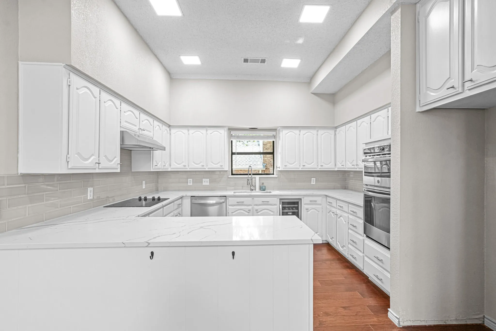 Single Family Residence For Sale in Tarrant County , 6816 Riverridge Road, Fort Worth, Texas 76116, 4 Bedroom, 3 Bathroom, 2 Garage spaces, 2,426 Sqft, built in 1984, mls#21388757, Real Estate Agent in Fort Worth, Homes For Sale in Tarrant county, Homes For Sale in Fort Worth, Realtor in Fort Worth Texas, Real Estate Brokerage Independent Realty Texas, Luminita Cordes Realtor