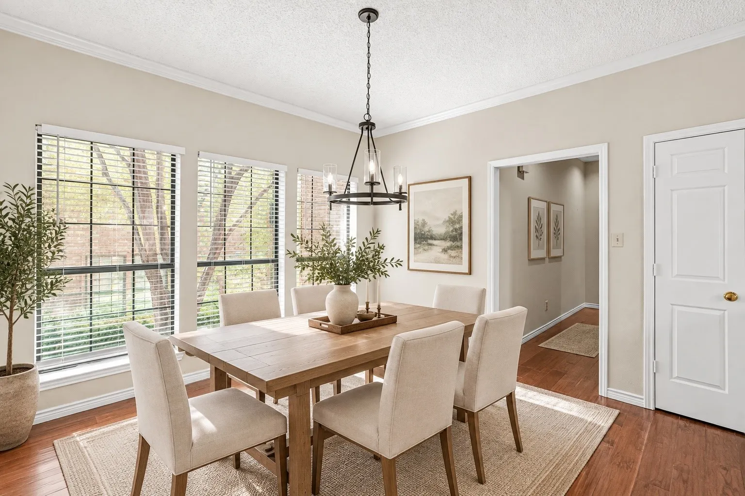 Single Family Residence For Sale in Tarrant County , 6816 Riverridge Road, Fort Worth, Texas 76116, 4 Bedroom, 3 Bathroom, 2 Garage spaces, 2,426 Sqft, built in 1984, mls#21388757, Real Estate Agent in Fort Worth, Homes For Sale in Tarrant county, Homes For Sale in Fort Worth, Realtor in Fort Worth Texas, Real Estate Brokerage Independent Realty Texas, Luminita Cordes Realtor
