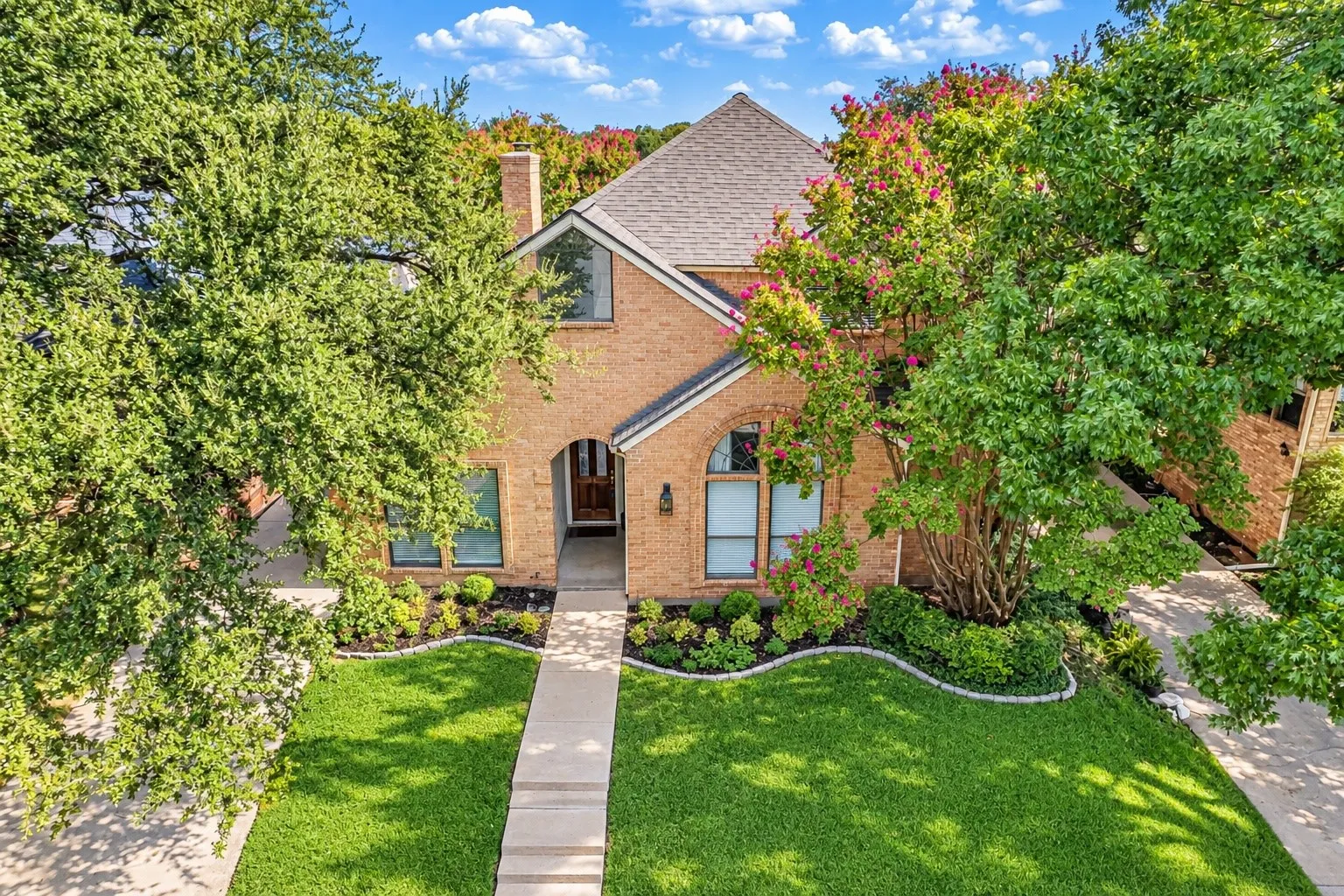 Single Family Residence For Sale in Tarrant County , 6816 Riverridge Road, Fort Worth, Texas 76116, 4 Bedroom, 3 Bathroom, 2 Garage spaces, 2,426 Sqft, built in 1984, mls#21388757, Real Estate Agent in Fort Worth, Homes For Sale in Tarrant county, Homes For Sale in Fort Worth, Realtor in Fort Worth Texas, Real Estate Brokerage Independent Realty Texas, Luminita Cordes Realtor
