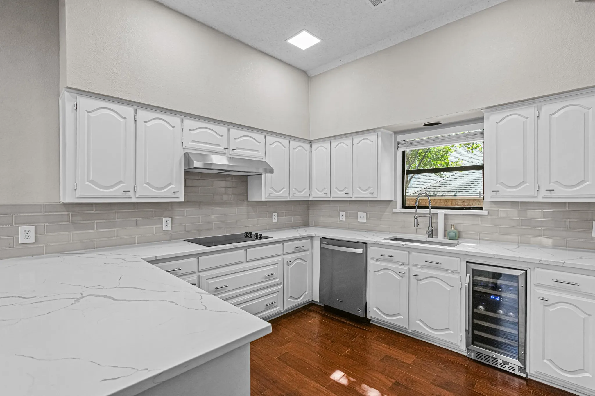 Single Family Residence For Sale in Tarrant County , 6816 Riverridge Road, Fort Worth, Texas 76116, 4 Bedroom, 3 Bathroom, 2 Garage spaces, 2,426 Sqft, built in 1984, mls#21388757, Real Estate Agent in Fort Worth, Homes For Sale in Tarrant county, Homes For Sale in Fort Worth, Realtor in Fort Worth Texas, Real Estate Brokerage Independent Realty Texas, Luminita Cordes Realtor