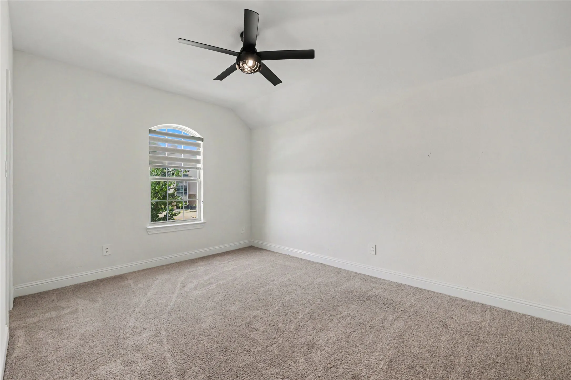 Single Family Residence For Sale in Tarrant County , 561 Letara Ranch Road, Haslet, Texas 76052, 4 Bedroom, 3 Bathroom, 3 Garage spaces, 3,744 Sqft, built in 2021, mls#21387604, Real Estate Agent in Haslet, Homes For Sale in Tarrant county, Homes For Sale in Haslet, Realtor in Haslet Texas, Real Estate Brokerage Independent Realty Texas, Luminita Cordes Realtor