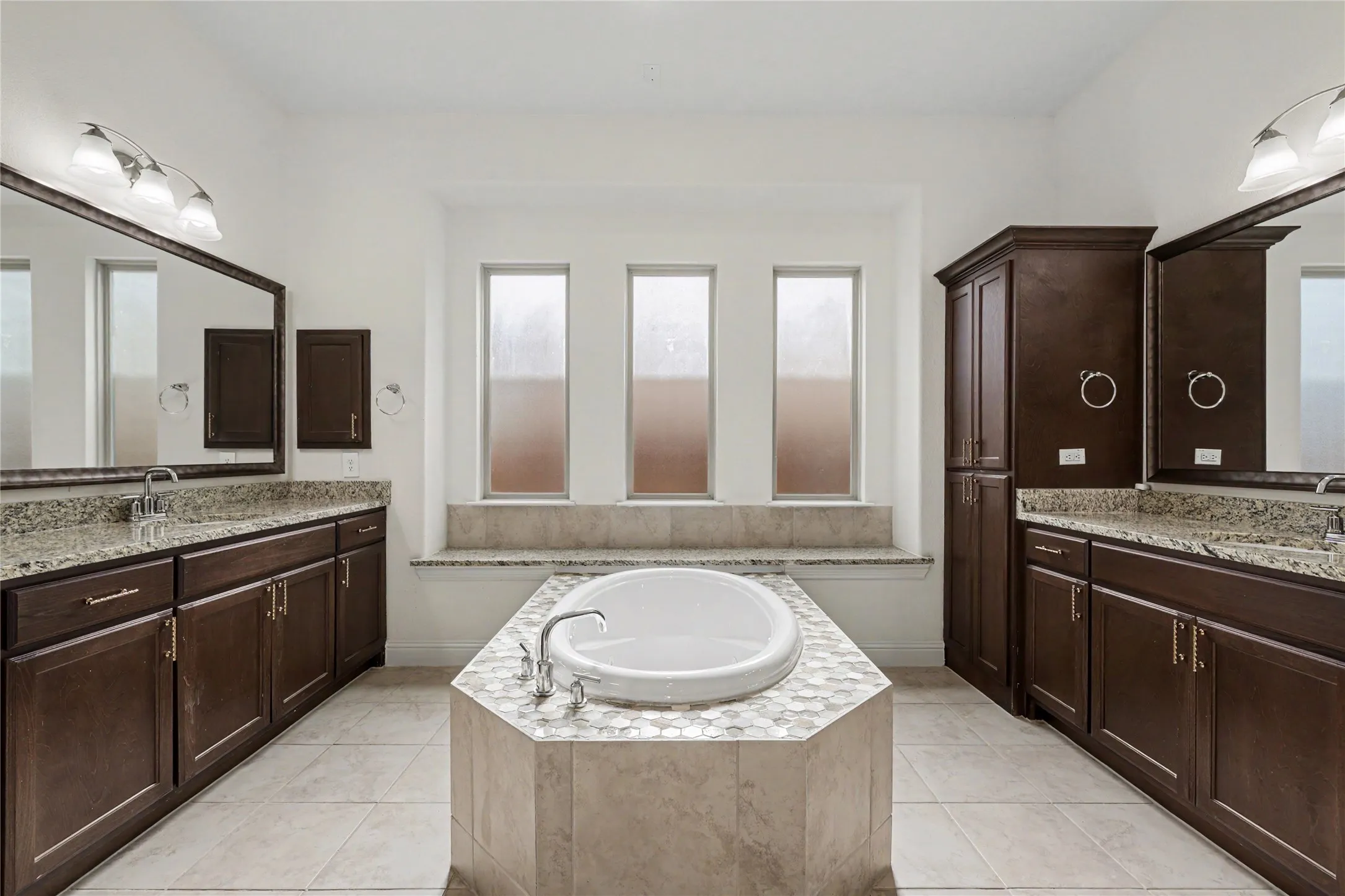Single Family Residence For Sale in Tarrant County , 561 Letara Ranch Road, Haslet, Texas 76052, 4 Bedroom, 3 Bathroom, 3 Garage spaces, 3,744 Sqft, built in 2021, mls#21387604, Real Estate Agent in Haslet, Homes For Sale in Tarrant county, Homes For Sale in Haslet, Realtor in Haslet Texas, Real Estate Brokerage Independent Realty Texas, Luminita Cordes Realtor