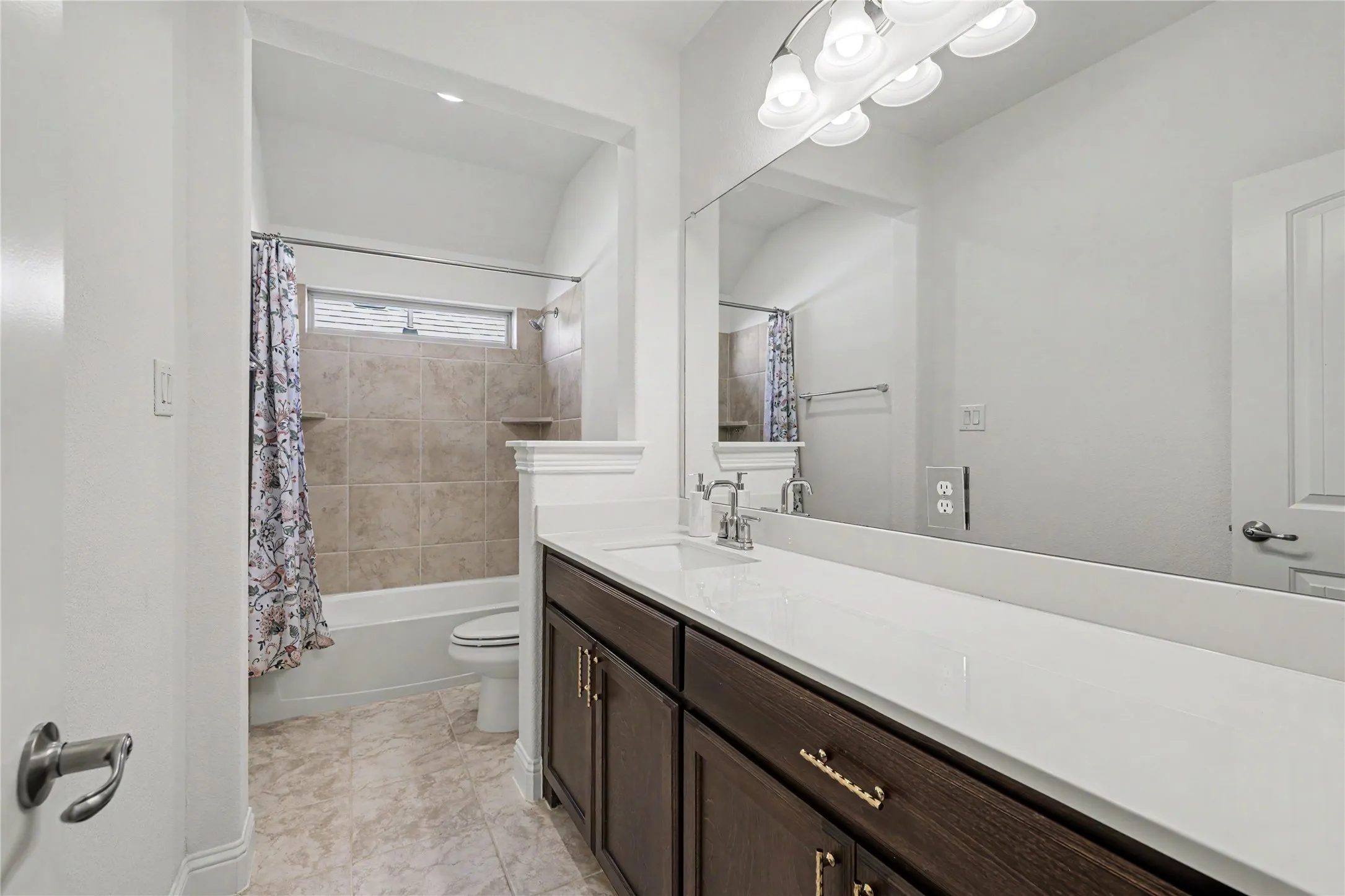 Single Family Residence For Sale in Tarrant County , 561 Letara Ranch Road, Haslet, Texas 76052, 4 Bedroom, 3 Bathroom, 3 Garage spaces, 3,744 Sqft, built in 2021, mls#21387604, Real Estate Agent in Haslet, Homes For Sale in Tarrant county, Homes For Sale in Haslet, Realtor in Haslet Texas, Real Estate Brokerage Independent Realty Texas, Luminita Cordes Realtor