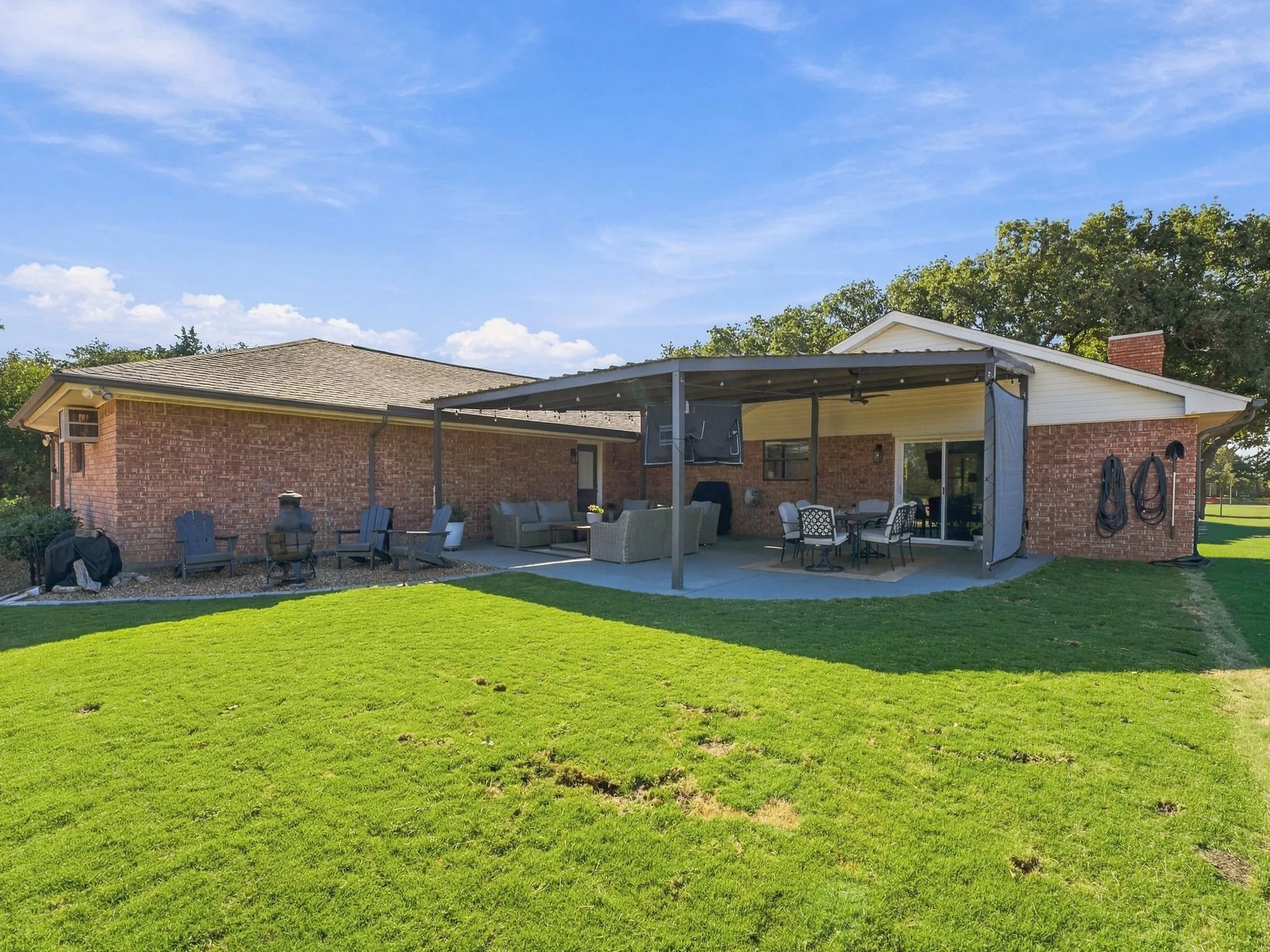 Single Family Residence For Sale in Montague County , 11563 State Highway 59 N, Montague, Texas 76251, 3 Bedroom, 2 Bathroom, 3 Garage spaces, 2,440 Sqft, built in 1992, mls#21388048, Real Estate Agent in Montague, Homes For Sale in Montague county, Homes For Sale in Montague, Realtor in Montague Texas, Real Estate Brokerage Independent Realty Texas, Luminita Cordes Realtor