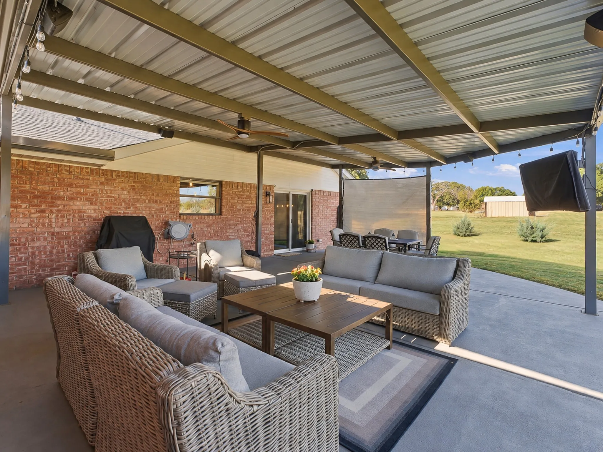 Single Family Residence For Sale in Montague County , 11563 State Highway 59 N, Montague, Texas 76251, 3 Bedroom, 2 Bathroom, 3 Garage spaces, 2,440 Sqft, built in 1992, mls#21388048, Real Estate Agent in Montague, Homes For Sale in Montague county, Homes For Sale in Montague, Realtor in Montague Texas, Real Estate Brokerage Independent Realty Texas, Luminita Cordes Realtor