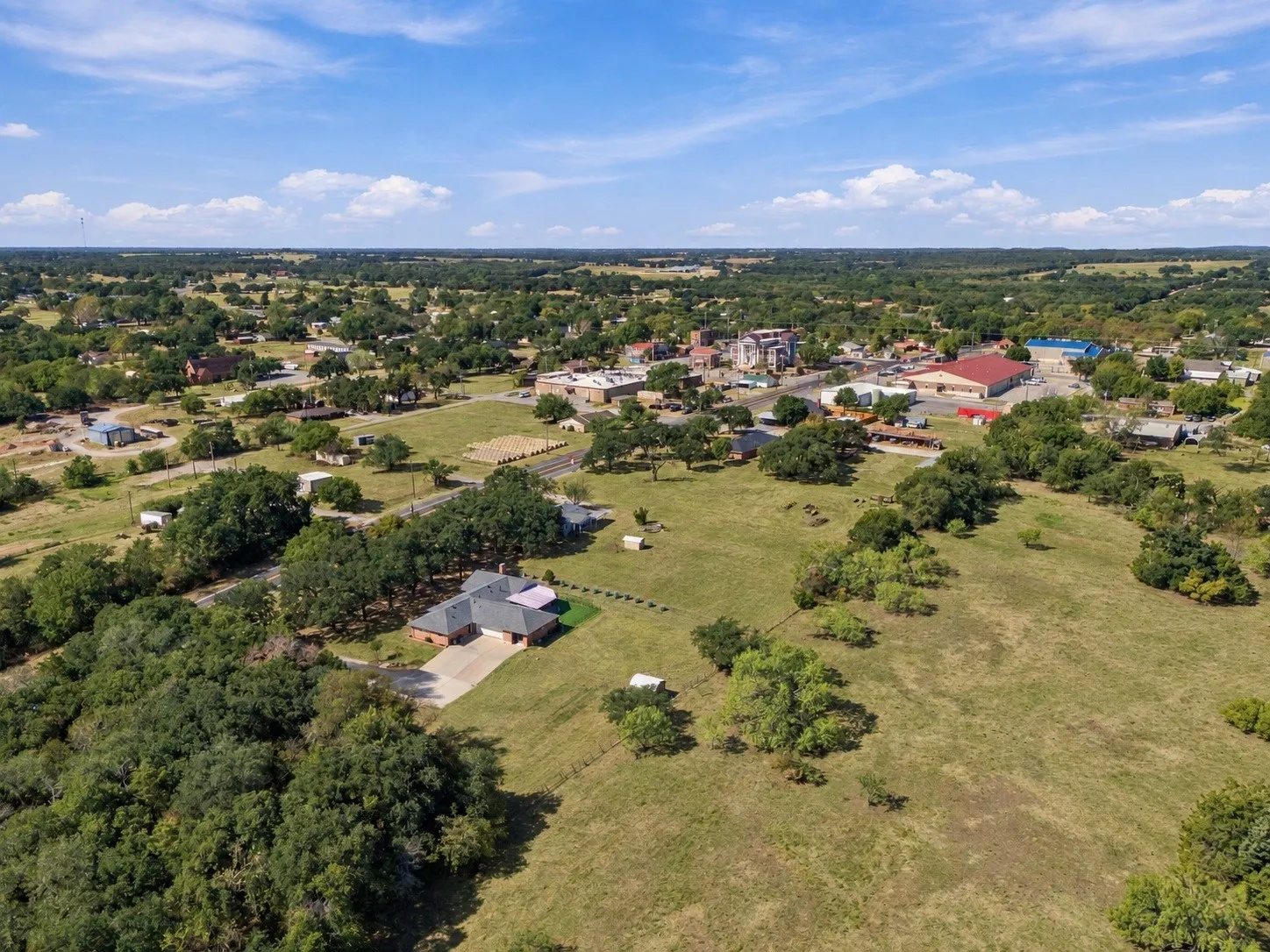 Single Family Residence For Sale in Montague County , 11563 State Highway 59 N, Montague, Texas 76251, 3 Bedroom, 2 Bathroom, 3 Garage spaces, 2,440 Sqft, built in 1992, mls#21388048, Real Estate Agent in Montague, Homes For Sale in Montague county, Homes For Sale in Montague, Realtor in Montague Texas, Real Estate Brokerage Independent Realty Texas, Luminita Cordes Realtor
