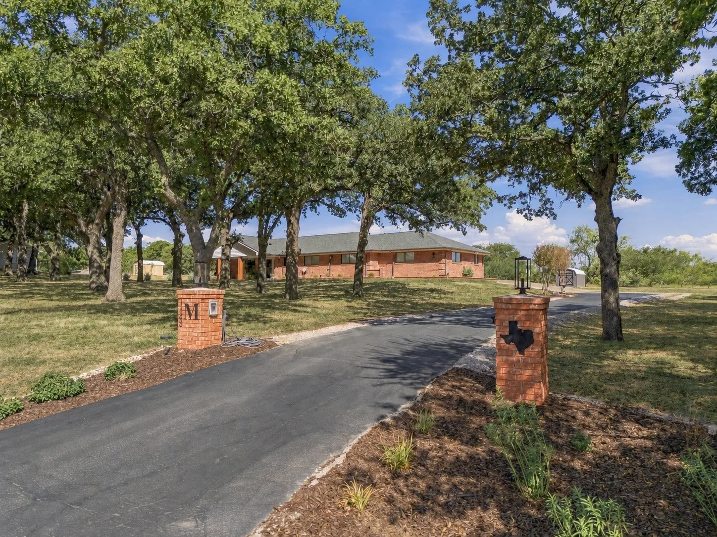 Single Family Residence For Sale in Montague County , 11563 State Highway 59 N, Montague, Texas 76251, 3 Bedroom, 2 Bathroom, 3 Garage spaces, 2,440 Sqft, built in 1992, mls#21388048, Real Estate Agent in Montague, Homes For Sale in Montague county, Homes For Sale in Montague, Realtor in Montague Texas, Real Estate Brokerage Independent Realty Texas, Luminita Cordes Realtor