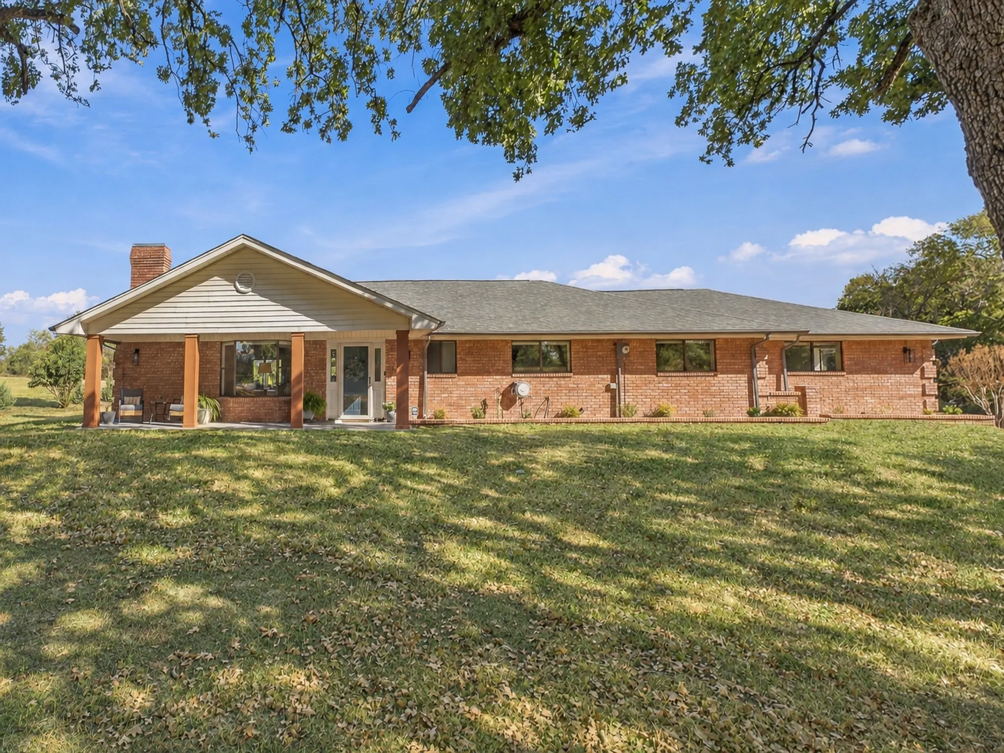 Single Family Residence For Sale in Montague County , 11563 State Highway 59 N, Montague, Texas 76251, 3 Bedroom, 2 Bathroom, 3 Garage spaces, 2,440 Sqft, built in 1992, mls#21388048, Real Estate Agent in Montague, Homes For Sale in Montague county, Homes For Sale in Montague, Realtor in Montague Texas, Real Estate Brokerage Independent Realty Texas, Luminita Cordes Realtor