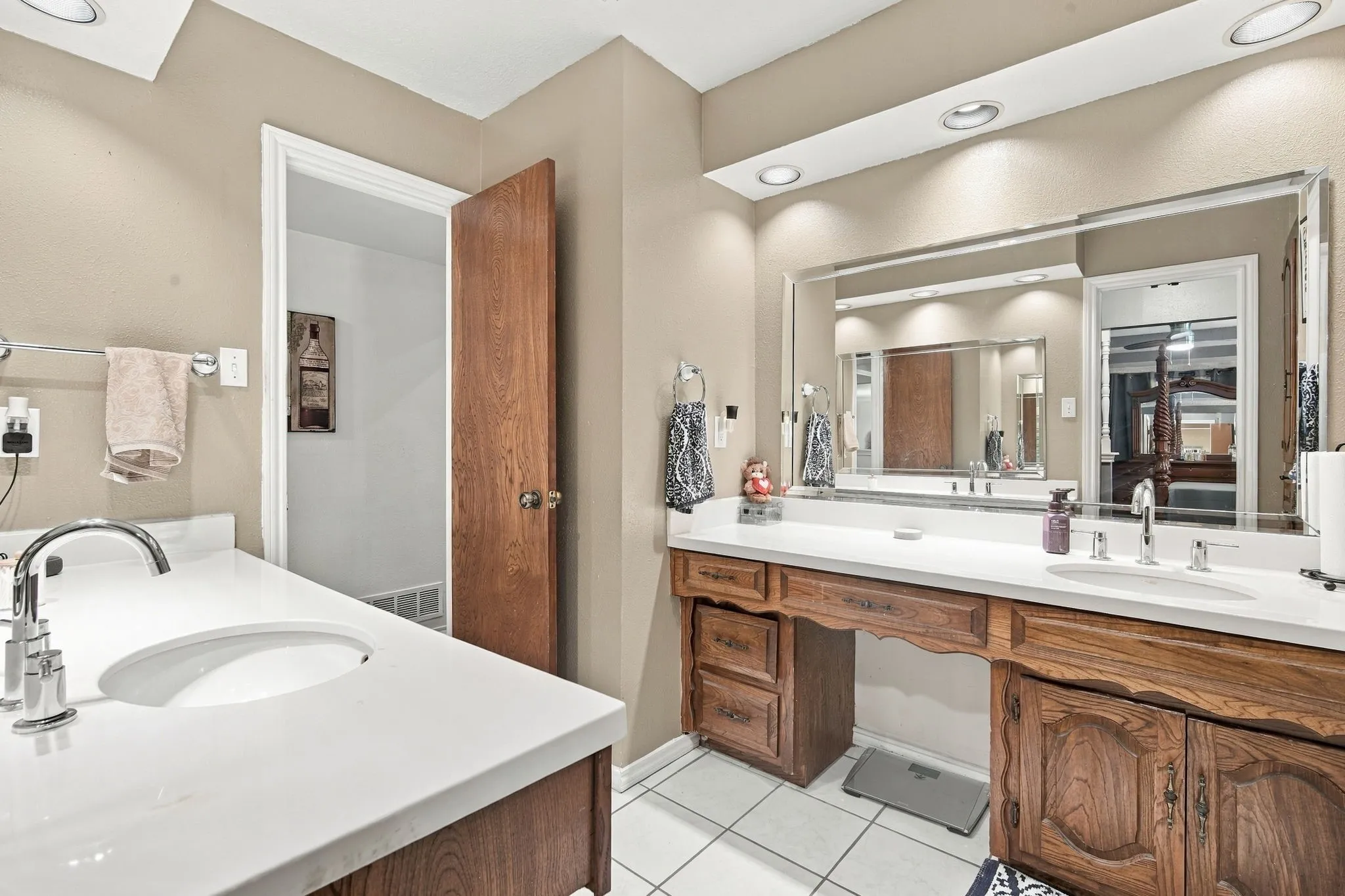 Single Family Residence For Sale in Dallas County , 1030 Shadywood Lane, De Soto, Texas 75115, 3 Bedroom, 2 Bathroom, 2 Garage spaces, 1,936 Sqft, built in 1973, mls#21388751, Real Estate Agent in De Soto, Homes For Sale in Dallas county, Homes For Sale in De Soto, Realtor in De Soto Texas, Real Estate Brokerage Independent Realty Texas, Luminita Cordes Realtor