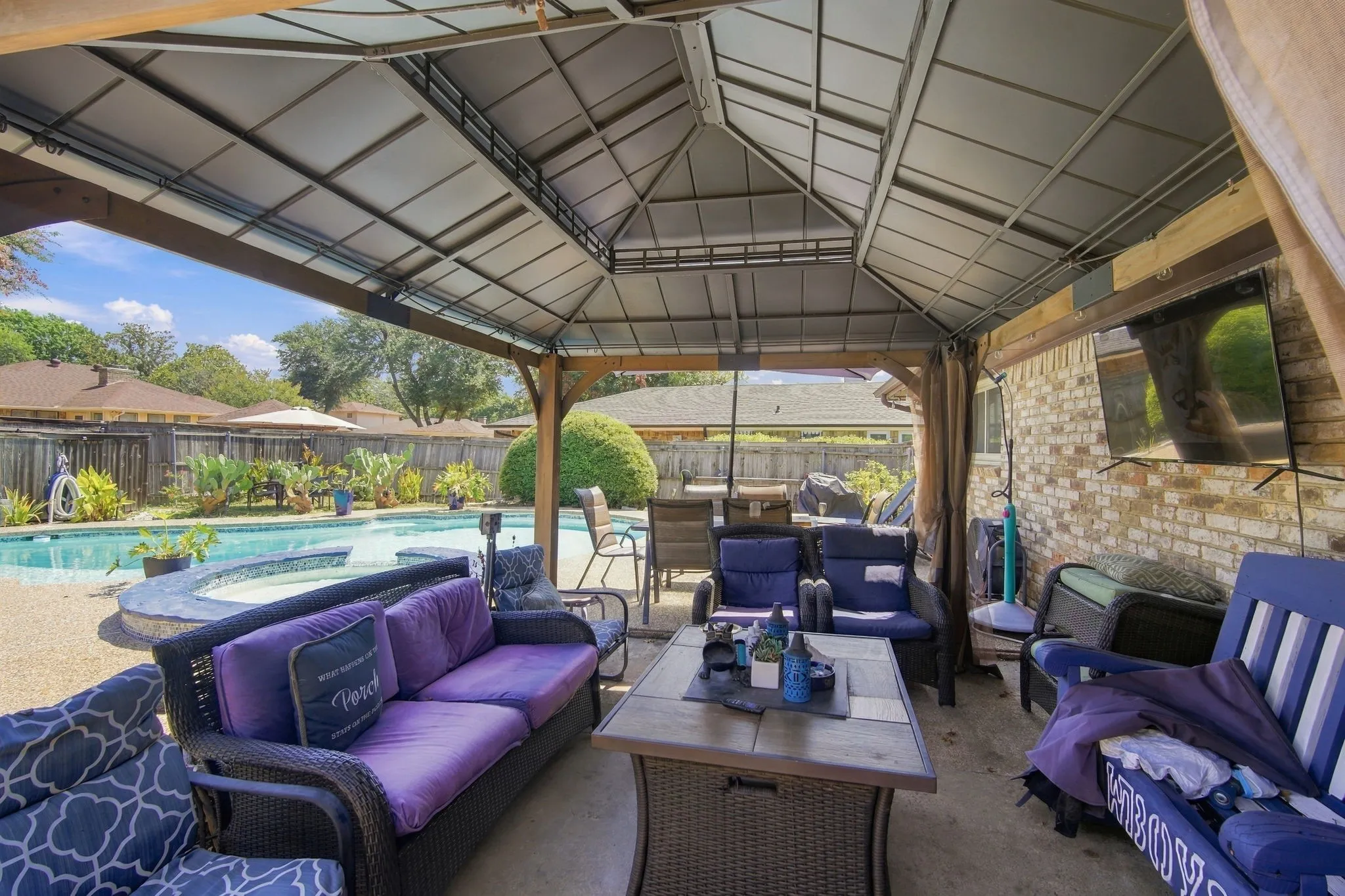 Single Family Residence For Sale in Dallas County , 1030 Shadywood Lane, De Soto, Texas 75115, 3 Bedroom, 2 Bathroom, 2 Garage spaces, 1,936 Sqft, built in 1973, mls#21388751, Real Estate Agent in De Soto, Homes For Sale in Dallas county, Homes For Sale in De Soto, Realtor in De Soto Texas, Real Estate Brokerage Independent Realty Texas, Luminita Cordes Realtor