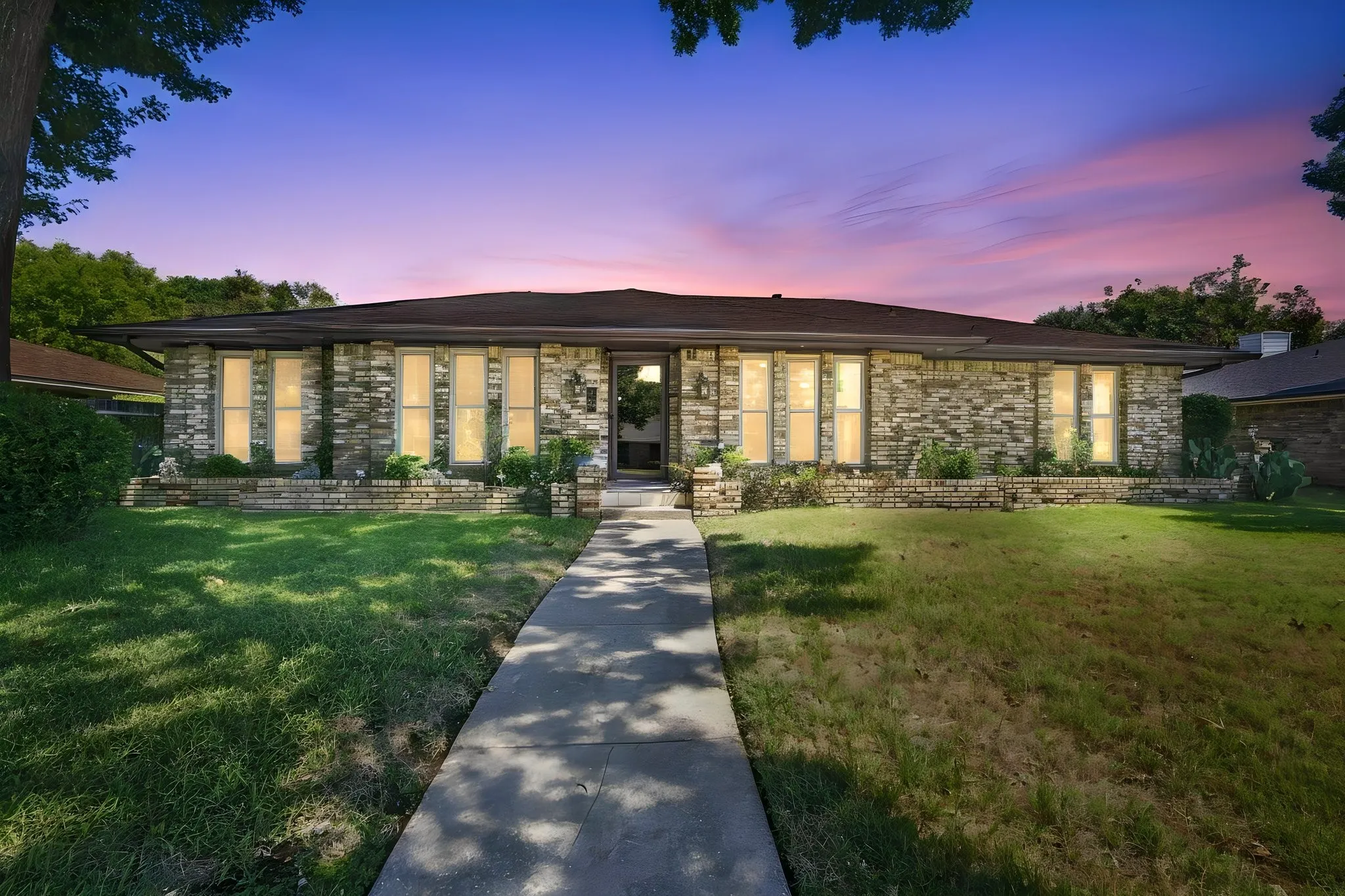 Single Family Residence For Sale in Dallas County , 1030 Shadywood Lane, De Soto, Texas 75115, 3 Bedroom, 2 Bathroom, 2 Garage spaces, 1,936 Sqft, built in 1973, mls#21388751, Real Estate Agent in De Soto, Homes For Sale in Dallas county, Homes For Sale in De Soto, Realtor in De Soto Texas, Real Estate Brokerage Independent Realty Texas, Luminita Cordes Realtor