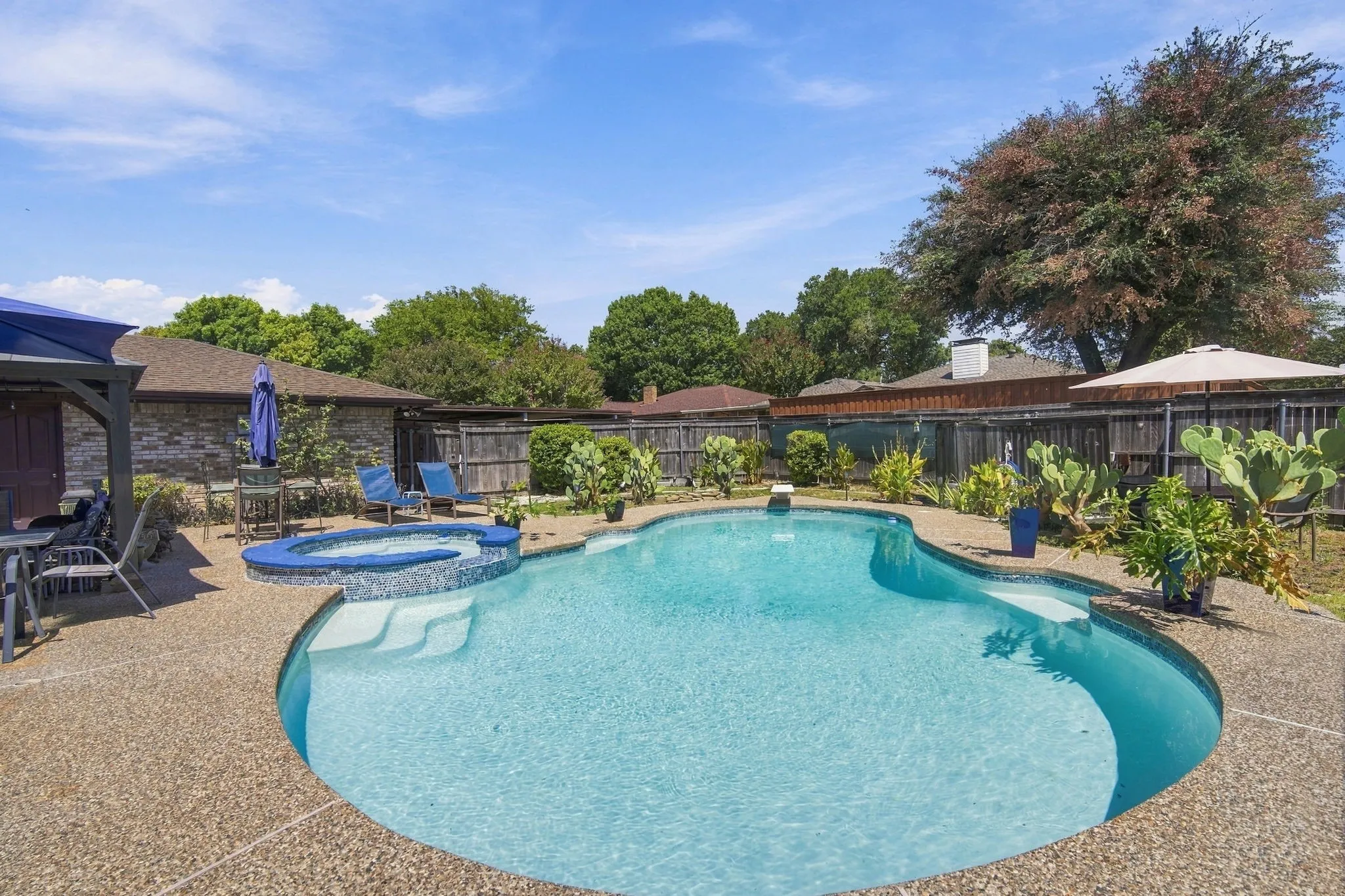 Single Family Residence For Sale in Dallas County , 1030 Shadywood Lane, De Soto, Texas 75115, 3 Bedroom, 2 Bathroom, 2 Garage spaces, 1,936 Sqft, built in 1973, mls#21388751, Real Estate Agent in De Soto, Homes For Sale in Dallas county, Homes For Sale in De Soto, Realtor in De Soto Texas, Real Estate Brokerage Independent Realty Texas, Luminita Cordes Realtor