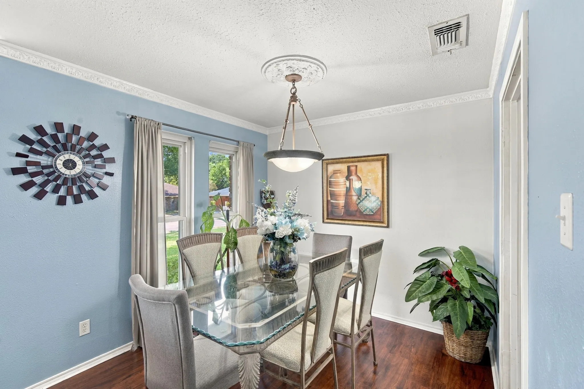 Single Family Residence For Sale in Dallas County , 1030 Shadywood Lane, De Soto, Texas 75115, 3 Bedroom, 2 Bathroom, 2 Garage spaces, 1,936 Sqft, built in 1973, mls#21388751, Real Estate Agent in De Soto, Homes For Sale in Dallas county, Homes For Sale in De Soto, Realtor in De Soto Texas, Real Estate Brokerage Independent Realty Texas, Luminita Cordes Realtor