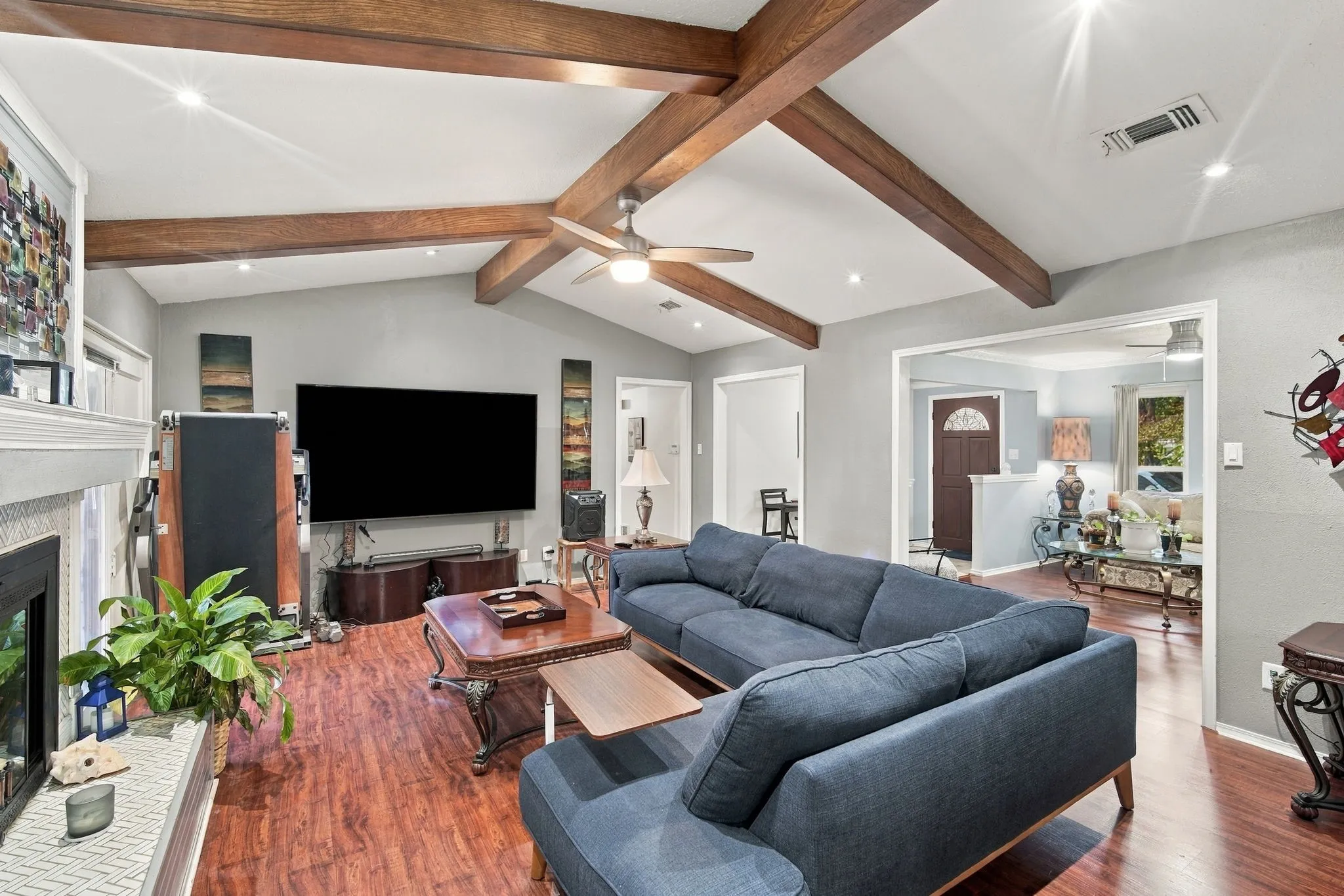 Single Family Residence For Sale in Dallas County , 1030 Shadywood Lane, De Soto, Texas 75115, 3 Bedroom, 2 Bathroom, 2 Garage spaces, 1,936 Sqft, built in 1973, mls#21388751, Real Estate Agent in De Soto, Homes For Sale in Dallas county, Homes For Sale in De Soto, Realtor in De Soto Texas, Real Estate Brokerage Independent Realty Texas, Luminita Cordes Realtor