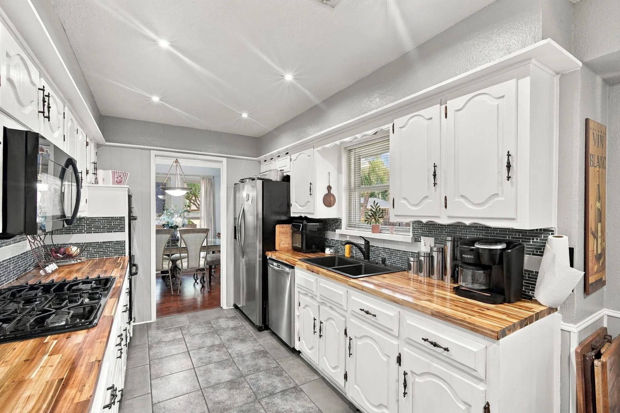 Single Family Residence For Sale in Dallas County , 1030 Shadywood Lane, De Soto, Texas 75115, 3 Bedroom, 2 Bathroom, 2 Garage spaces, 1,936 Sqft, built in 1973, mls#21388751, Real Estate Agent in De Soto, Homes For Sale in Dallas county, Homes For Sale in De Soto, Realtor in De Soto Texas, Real Estate Brokerage Independent Realty Texas, Luminita Cordes Realtor