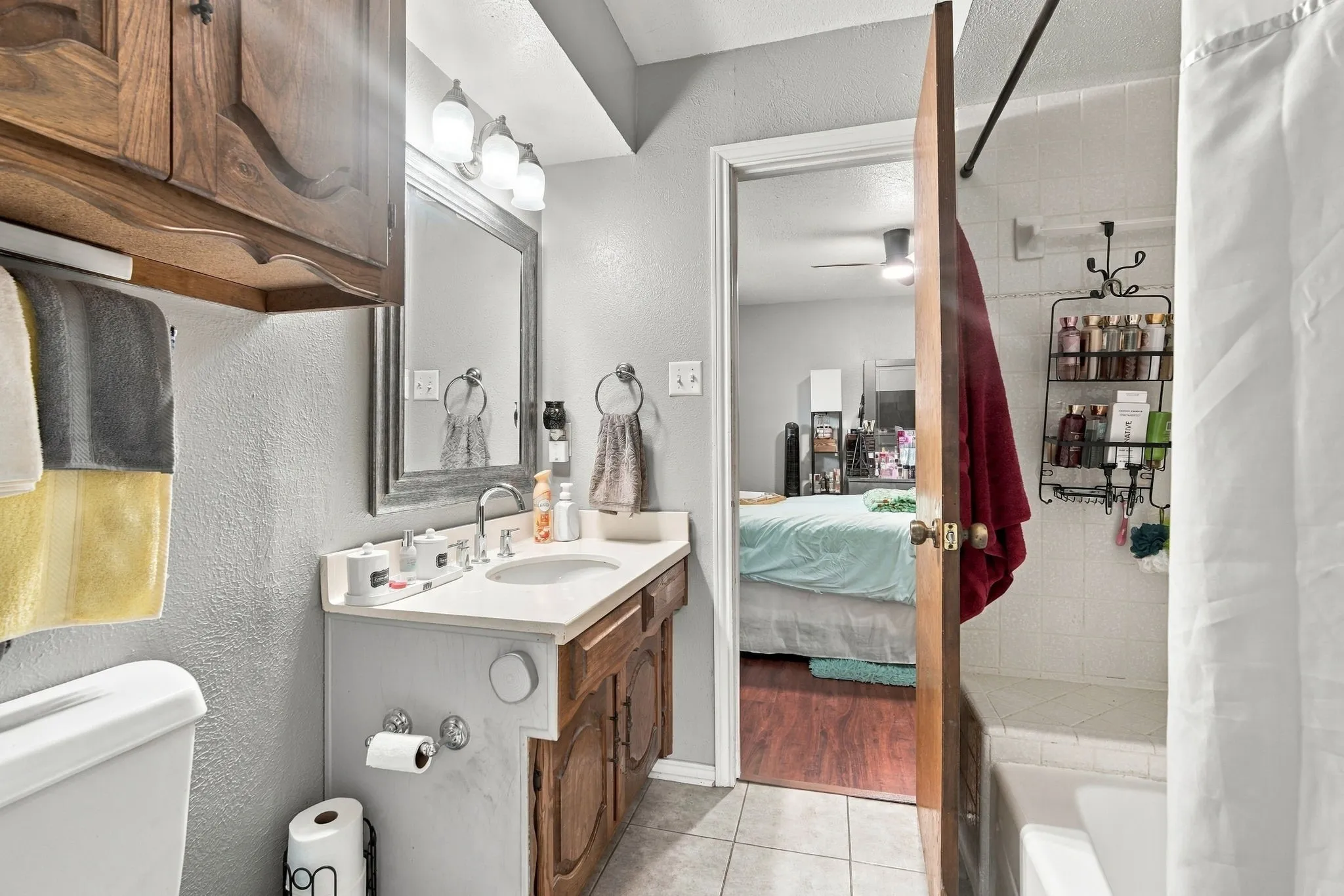 Single Family Residence For Sale in Dallas County , 1030 Shadywood Lane, De Soto, Texas 75115, 3 Bedroom, 2 Bathroom, 2 Garage spaces, 1,936 Sqft, built in 1973, mls#21388751, Real Estate Agent in De Soto, Homes For Sale in Dallas county, Homes For Sale in De Soto, Realtor in De Soto Texas, Real Estate Brokerage Independent Realty Texas, Luminita Cordes Realtor