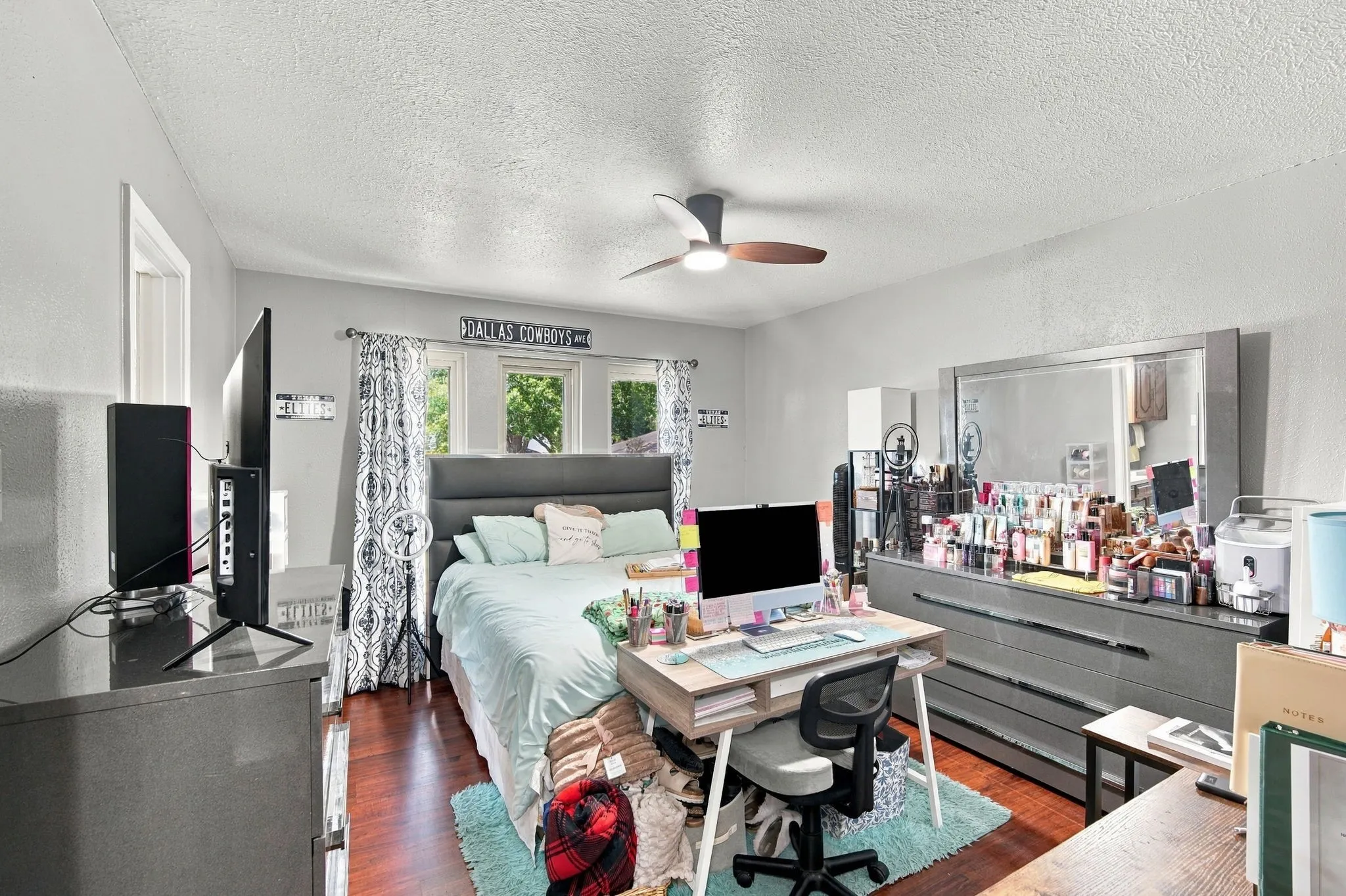 Single Family Residence For Sale in Dallas County , 1030 Shadywood Lane, De Soto, Texas 75115, 3 Bedroom, 2 Bathroom, 2 Garage spaces, 1,936 Sqft, built in 1973, mls#21388751, Real Estate Agent in De Soto, Homes For Sale in Dallas county, Homes For Sale in De Soto, Realtor in De Soto Texas, Real Estate Brokerage Independent Realty Texas, Luminita Cordes Realtor