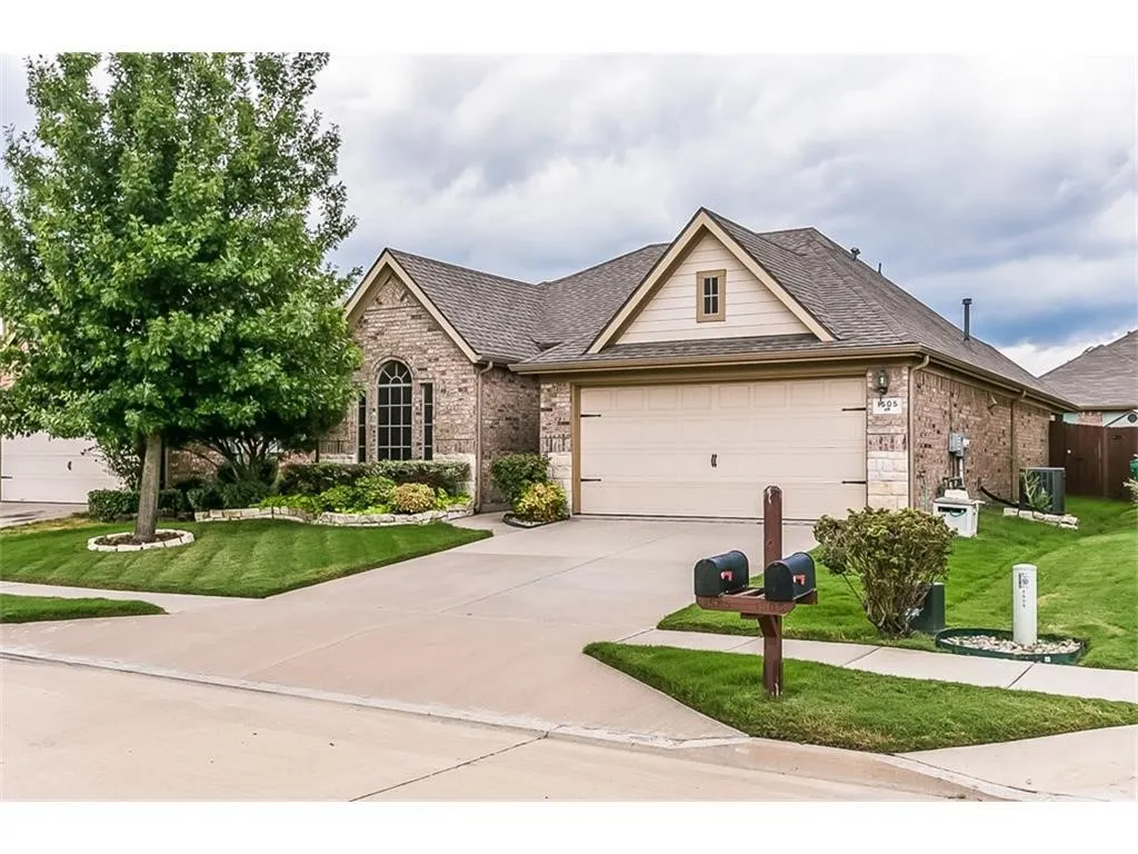 Single Family Residence For Rent in Denton County , 1505 Sparrow Lane, Aubrey, Texas 76227, 3 Bedroom, 2 Bathroom, 2 Garage spaces, 1,632 Sqft, built in 2007, mls#21388754, Real Estate Agent in Aubrey, Homes For Rent in Denton county, Homes For Rent in Aubrey, Realtor in Aubrey Texas, Real Estate Brokerage Independent Realty Texas, Luminita Cordes Realtor