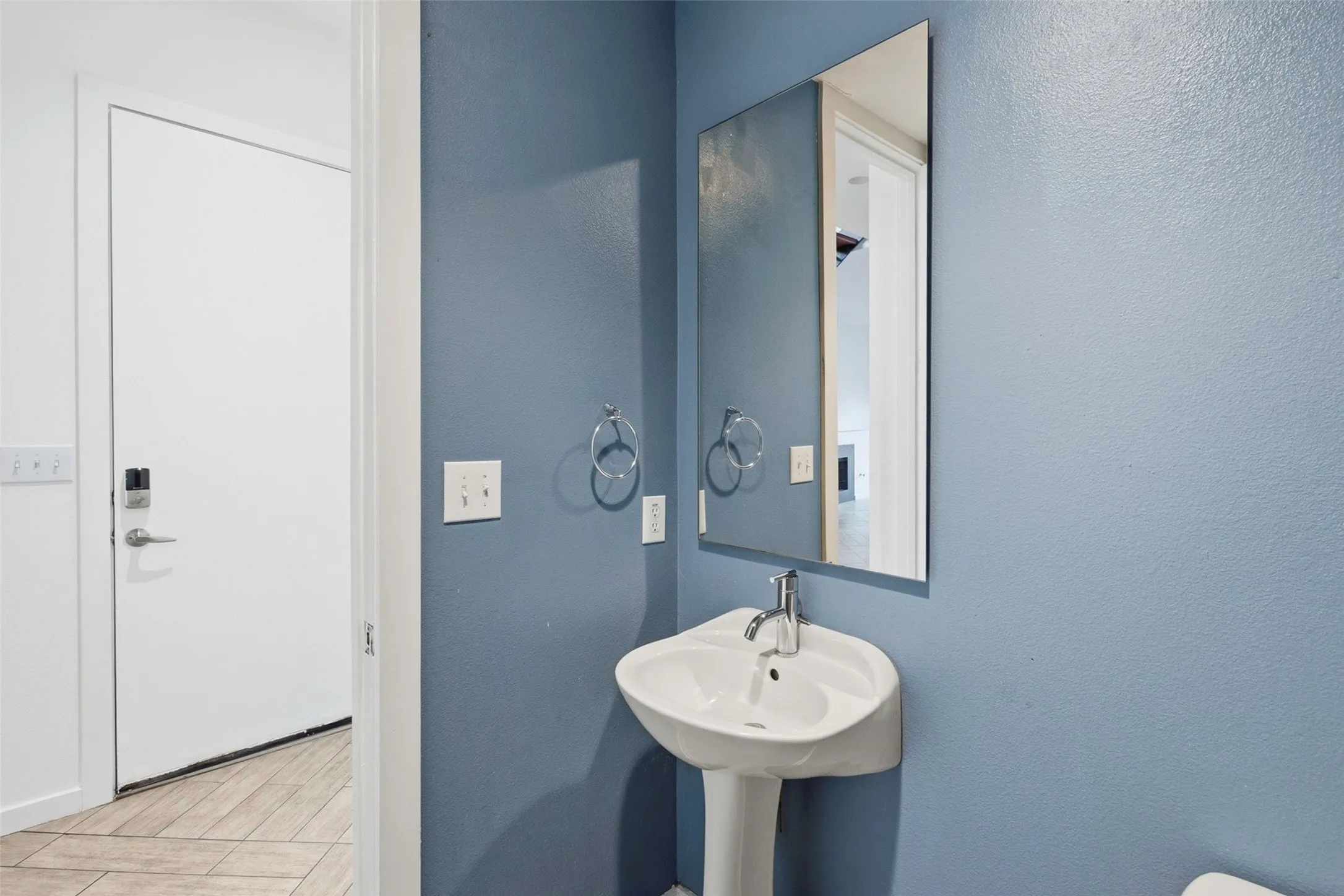 Condominium For Sale in Tarrant County , 2604 Museum Way 2106, Fort Worth, Texas 76107, 2 Bedroom, 3 Bathroom, 2 Garage spaces, 2,291 Sqft, built in 2006, mls#21388758, Real Estate Agent in Fort Worth, Homes For Sale in Tarrant county, Homes For Sale in Fort Worth, Realtor in Fort Worth Texas, Real Estate Brokerage Independent Realty Texas, Luminita Cordes Realtor