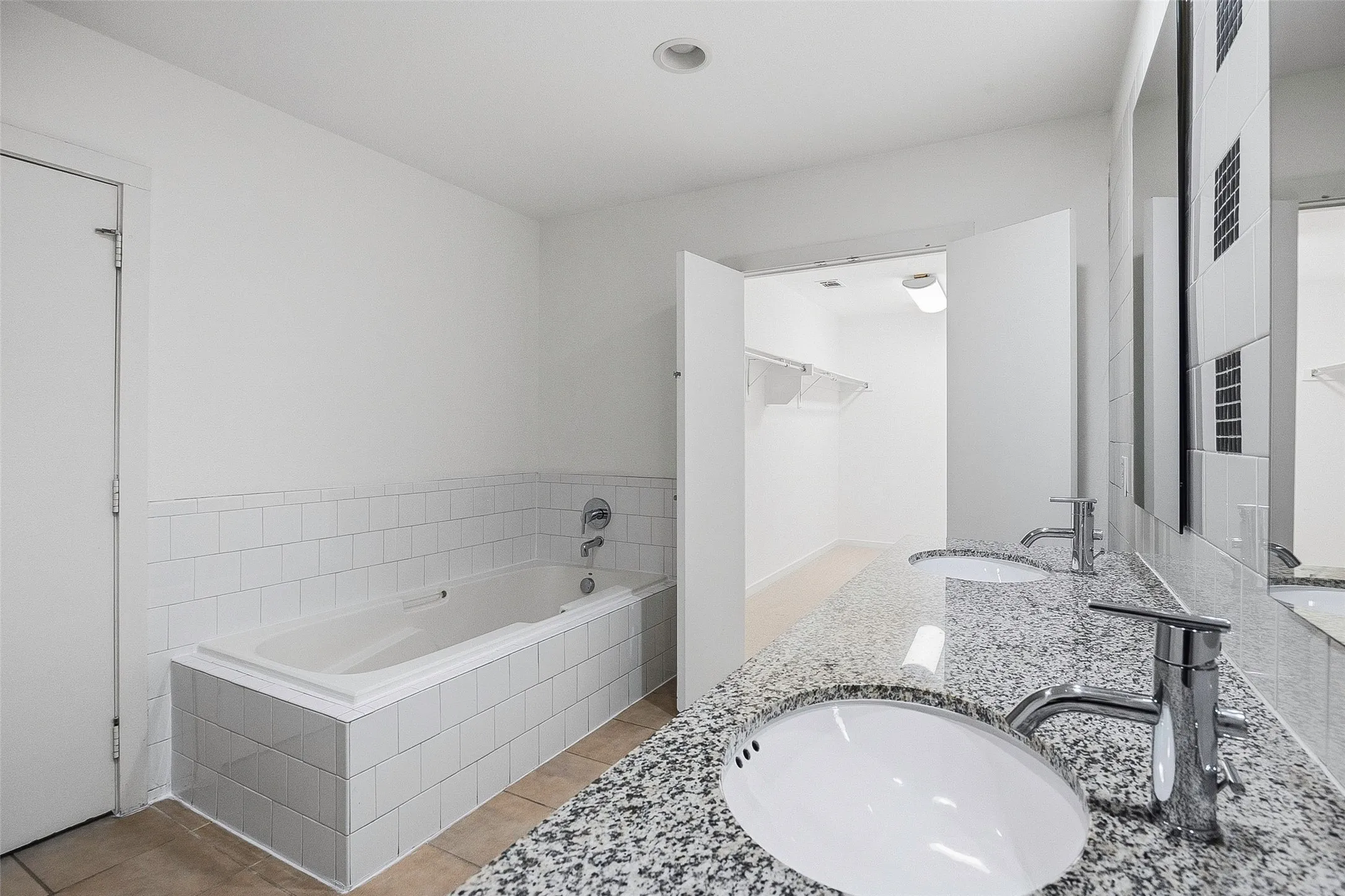 Condominium For Sale in Tarrant County , 2604 Museum Way 2106, Fort Worth, Texas 76107, 2 Bedroom, 3 Bathroom, 2 Garage spaces, 2,291 Sqft, built in 2006, mls#21388758, Real Estate Agent in Fort Worth, Homes For Sale in Tarrant county, Homes For Sale in Fort Worth, Realtor in Fort Worth Texas, Real Estate Brokerage Independent Realty Texas, Luminita Cordes Realtor