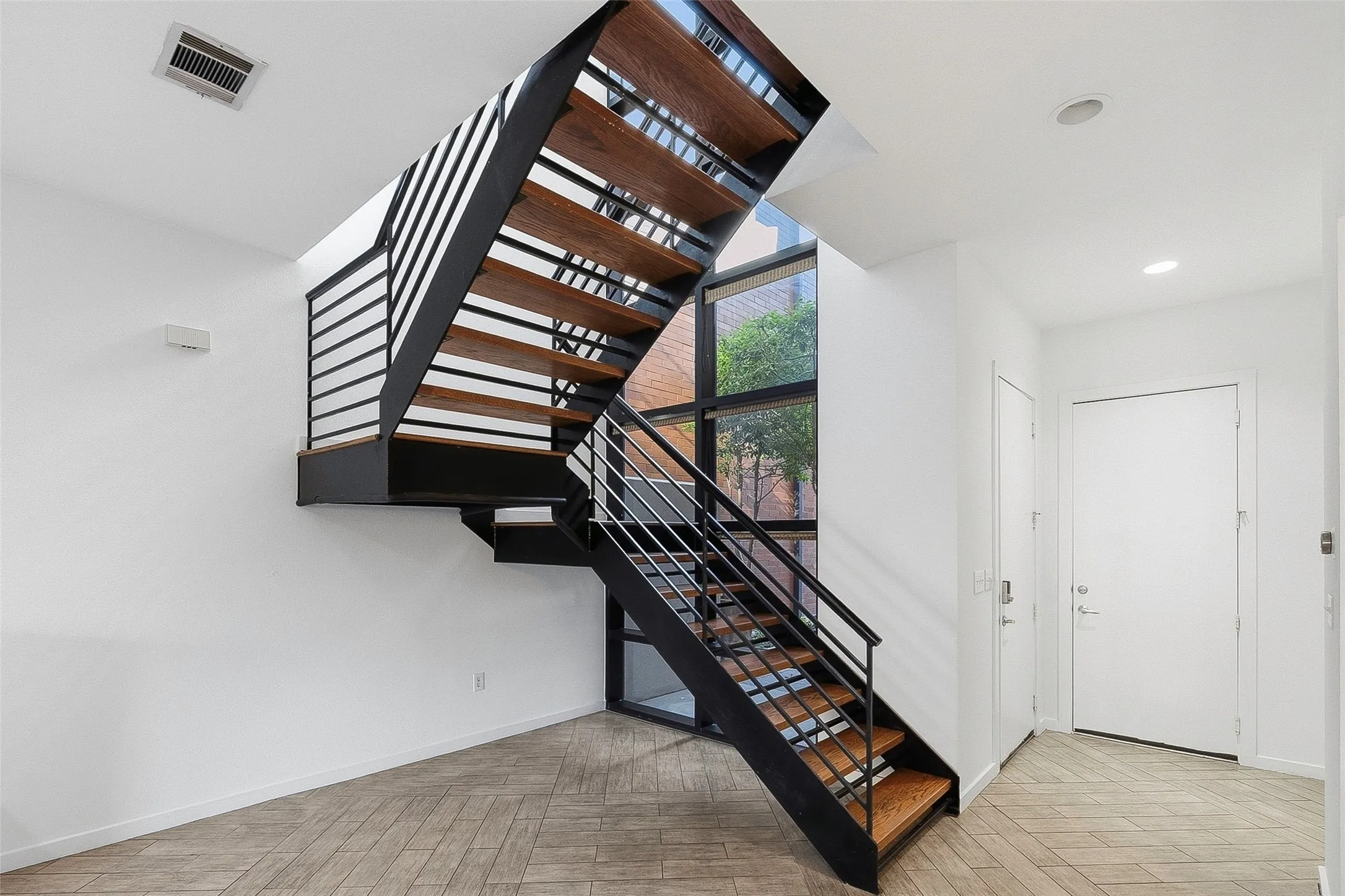 Condominium For Sale in Tarrant County , 2604 Museum Way 2106, Fort Worth, Texas 76107, 2 Bedroom, 3 Bathroom, 2 Garage spaces, 2,291 Sqft, built in 2006, mls#21388758, Real Estate Agent in Fort Worth, Homes For Sale in Tarrant county, Homes For Sale in Fort Worth, Realtor in Fort Worth Texas, Real Estate Brokerage Independent Realty Texas, Luminita Cordes Realtor