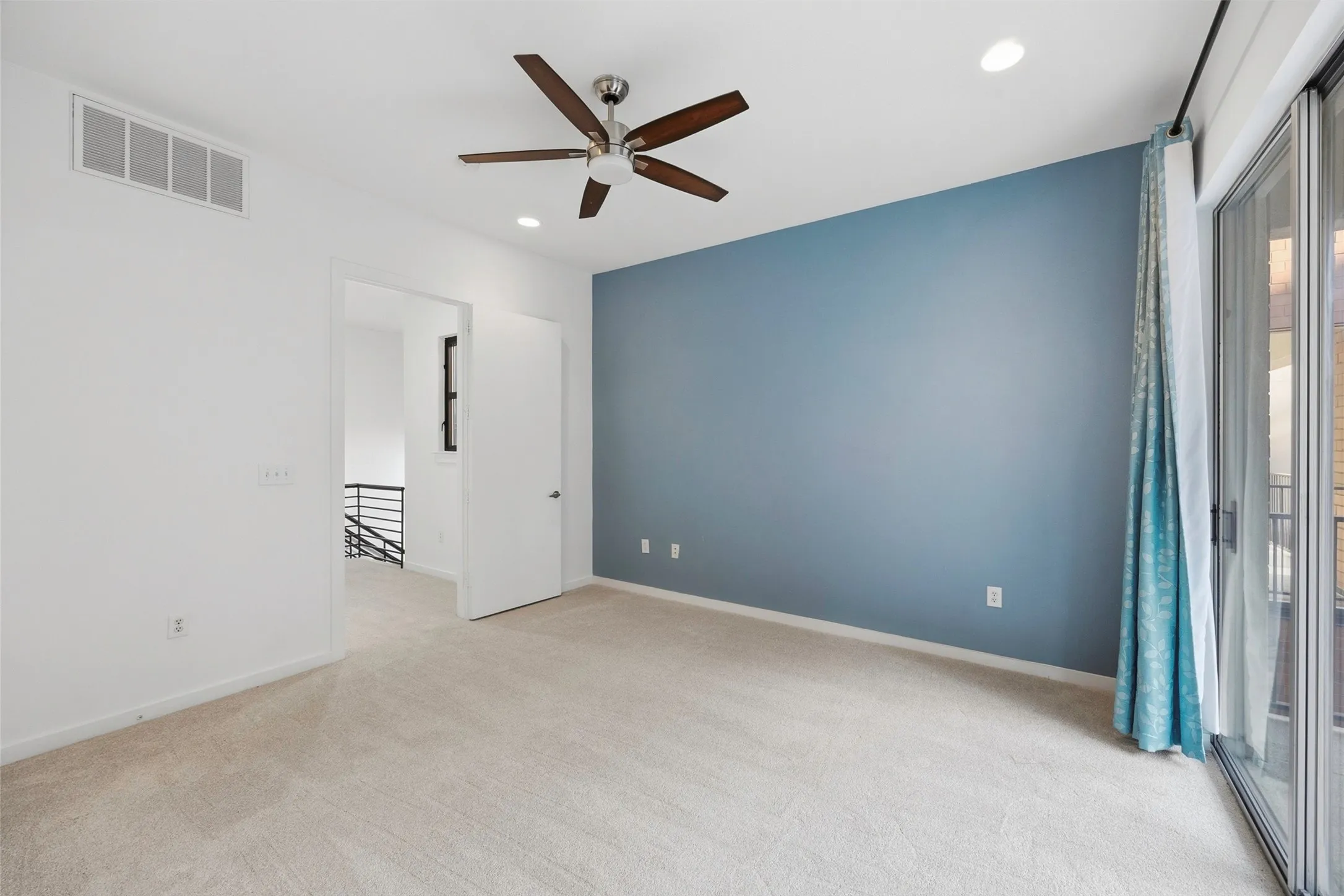 Condominium For Sale in Tarrant County , 2604 Museum Way 2106, Fort Worth, Texas 76107, 2 Bedroom, 3 Bathroom, 2 Garage spaces, 2,291 Sqft, built in 2006, mls#21388758, Real Estate Agent in Fort Worth, Homes For Sale in Tarrant county, Homes For Sale in Fort Worth, Realtor in Fort Worth Texas, Real Estate Brokerage Independent Realty Texas, Luminita Cordes Realtor