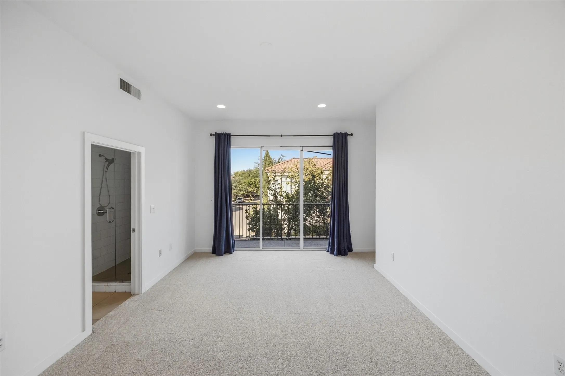 Condominium For Sale in Tarrant County , 2604 Museum Way 2106, Fort Worth, Texas 76107, 2 Bedroom, 3 Bathroom, 2 Garage spaces, 2,291 Sqft, built in 2006, mls#21388758, Real Estate Agent in Fort Worth, Homes For Sale in Tarrant county, Homes For Sale in Fort Worth, Realtor in Fort Worth Texas, Real Estate Brokerage Independent Realty Texas, Luminita Cordes Realtor