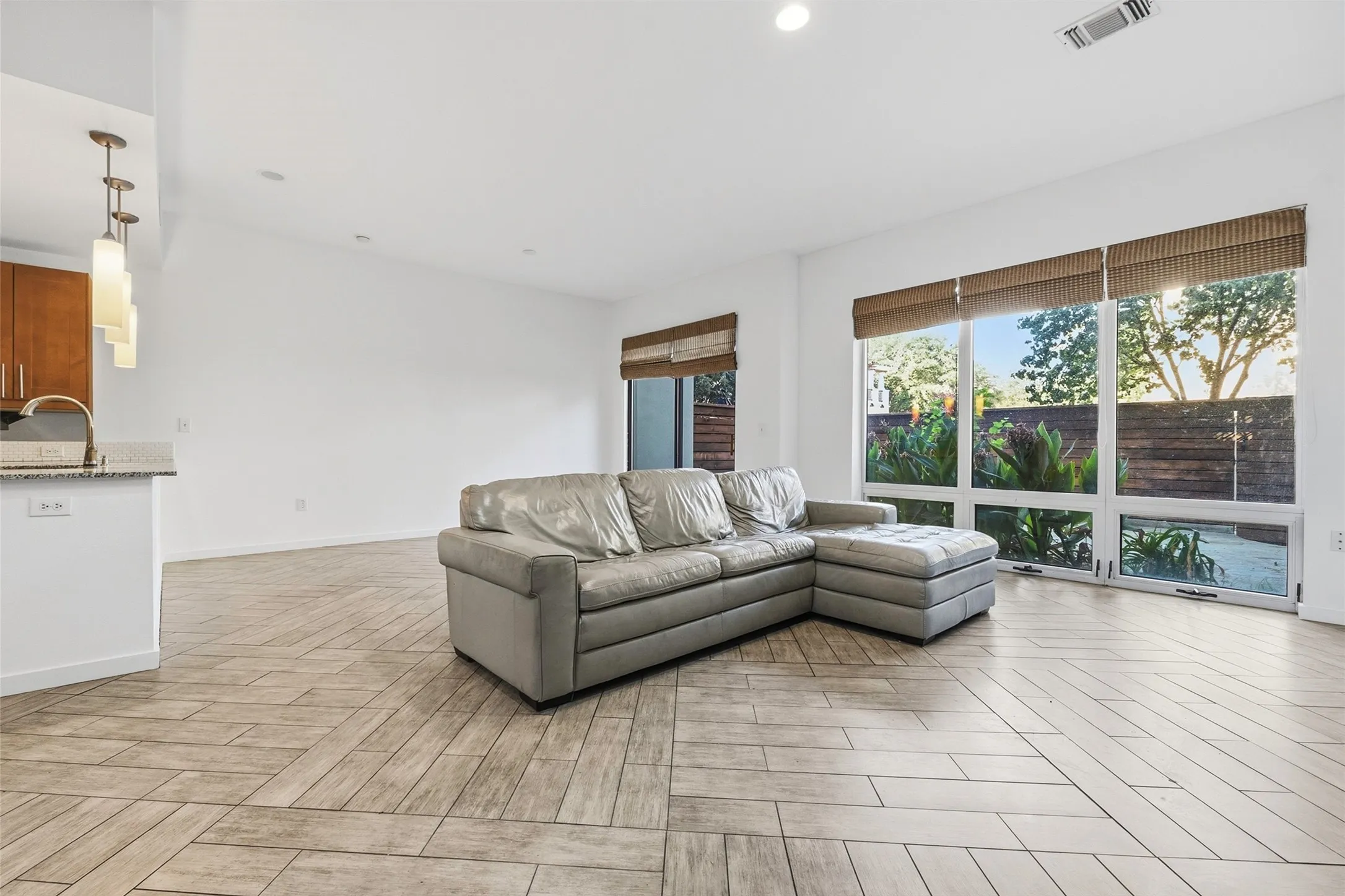 Condominium For Sale in Tarrant County , 2604 Museum Way 2106, Fort Worth, Texas 76107, 2 Bedroom, 3 Bathroom, 2 Garage spaces, 2,291 Sqft, built in 2006, mls#21388758, Real Estate Agent in Fort Worth, Homes For Sale in Tarrant county, Homes For Sale in Fort Worth, Realtor in Fort Worth Texas, Real Estate Brokerage Independent Realty Texas, Luminita Cordes Realtor