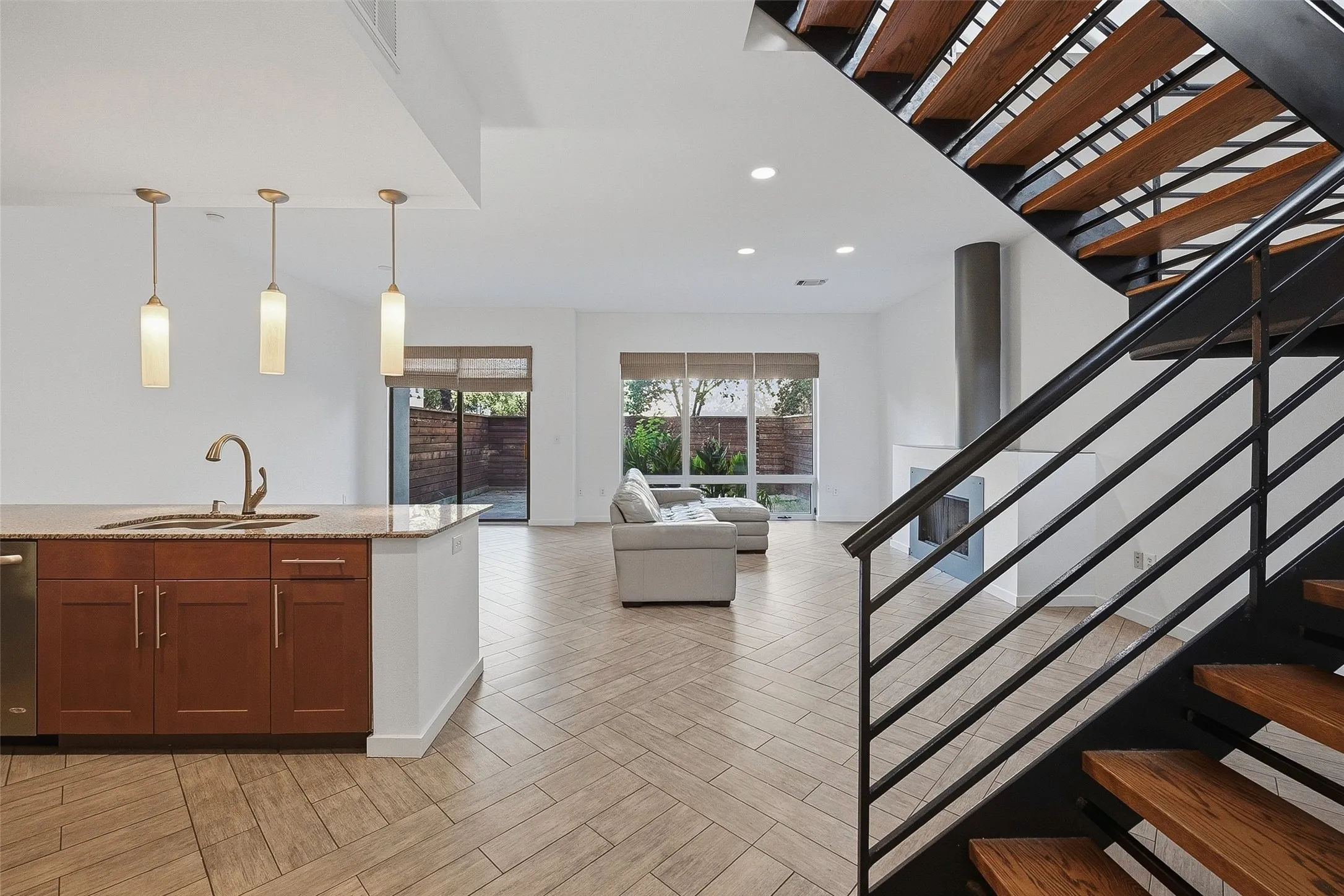 Condominium For Sale in Tarrant County , 2604 Museum Way 2106, Fort Worth, Texas 76107, 2 Bedroom, 3 Bathroom, 2 Garage spaces, 2,291 Sqft, built in 2006, mls#21388758, Real Estate Agent in Fort Worth, Homes For Sale in Tarrant county, Homes For Sale in Fort Worth, Realtor in Fort Worth Texas, Real Estate Brokerage Independent Realty Texas, Luminita Cordes Realtor